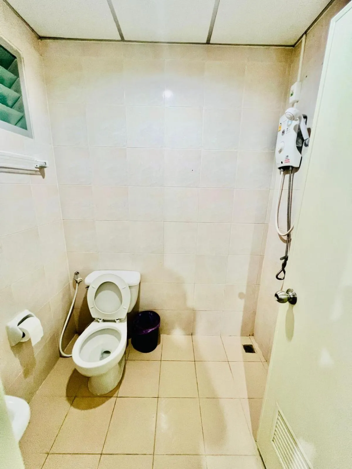 Shower in BLUE PEARL SHORE