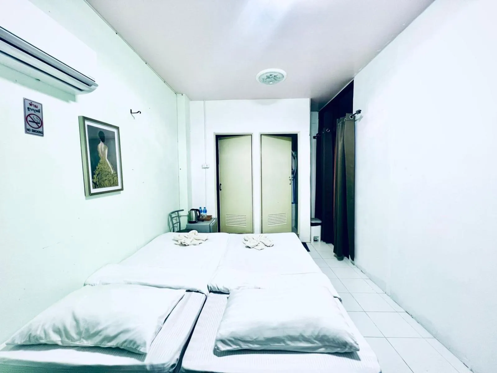 Bed in BLUE PEARL SHORE