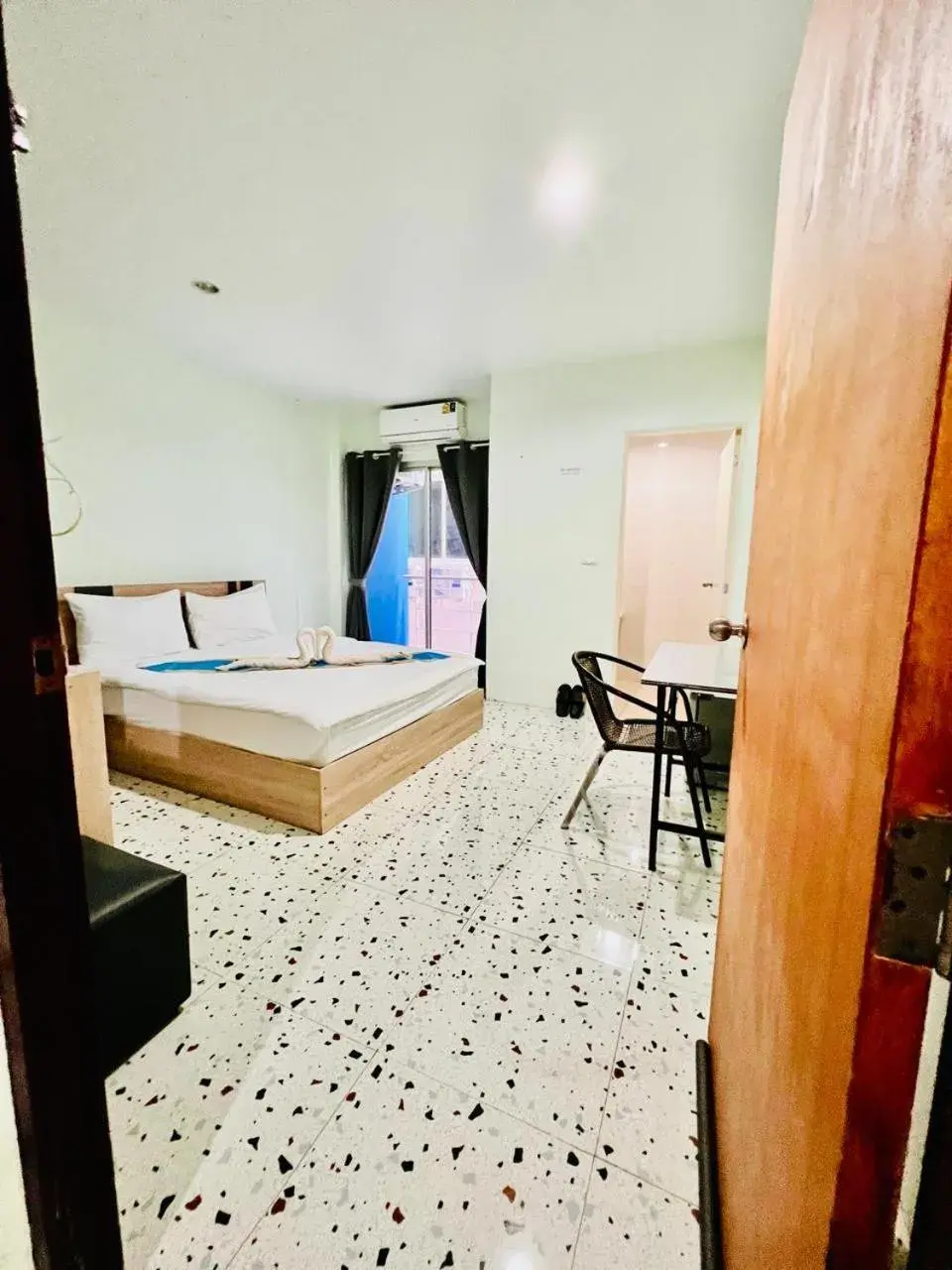 Photo of the whole room, Bed in BLUE PEARL SHORE Photo of the whole room, Bed in BLUE PEARL SHORE