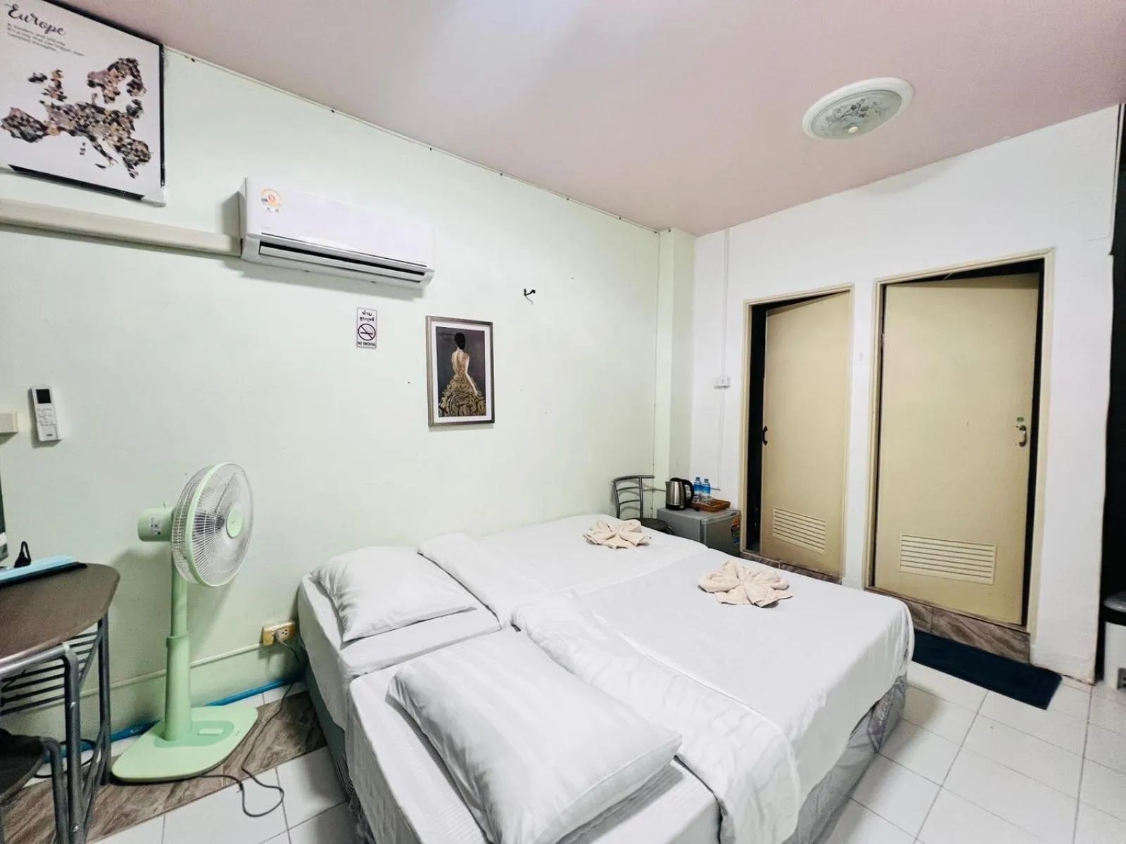 Bed in BLUE PEARL SHORE