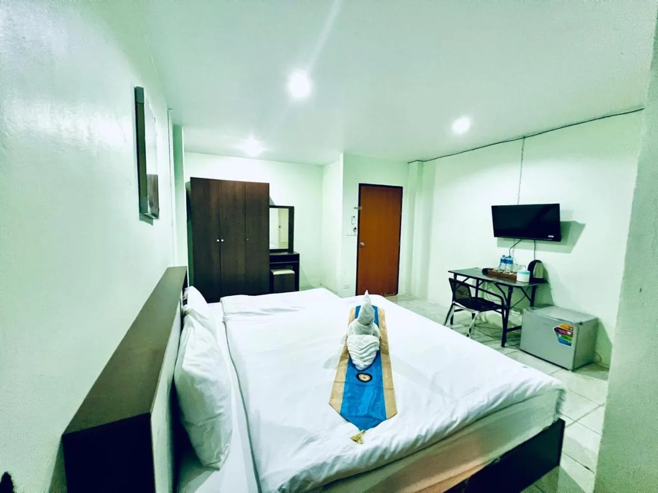 Bed in BLUE PEARL SHORE