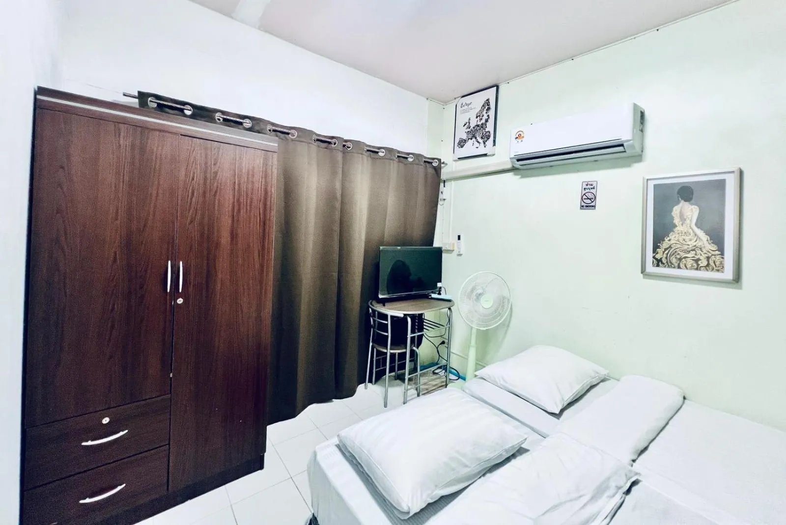 Bed in BLUE PEARL SHORE