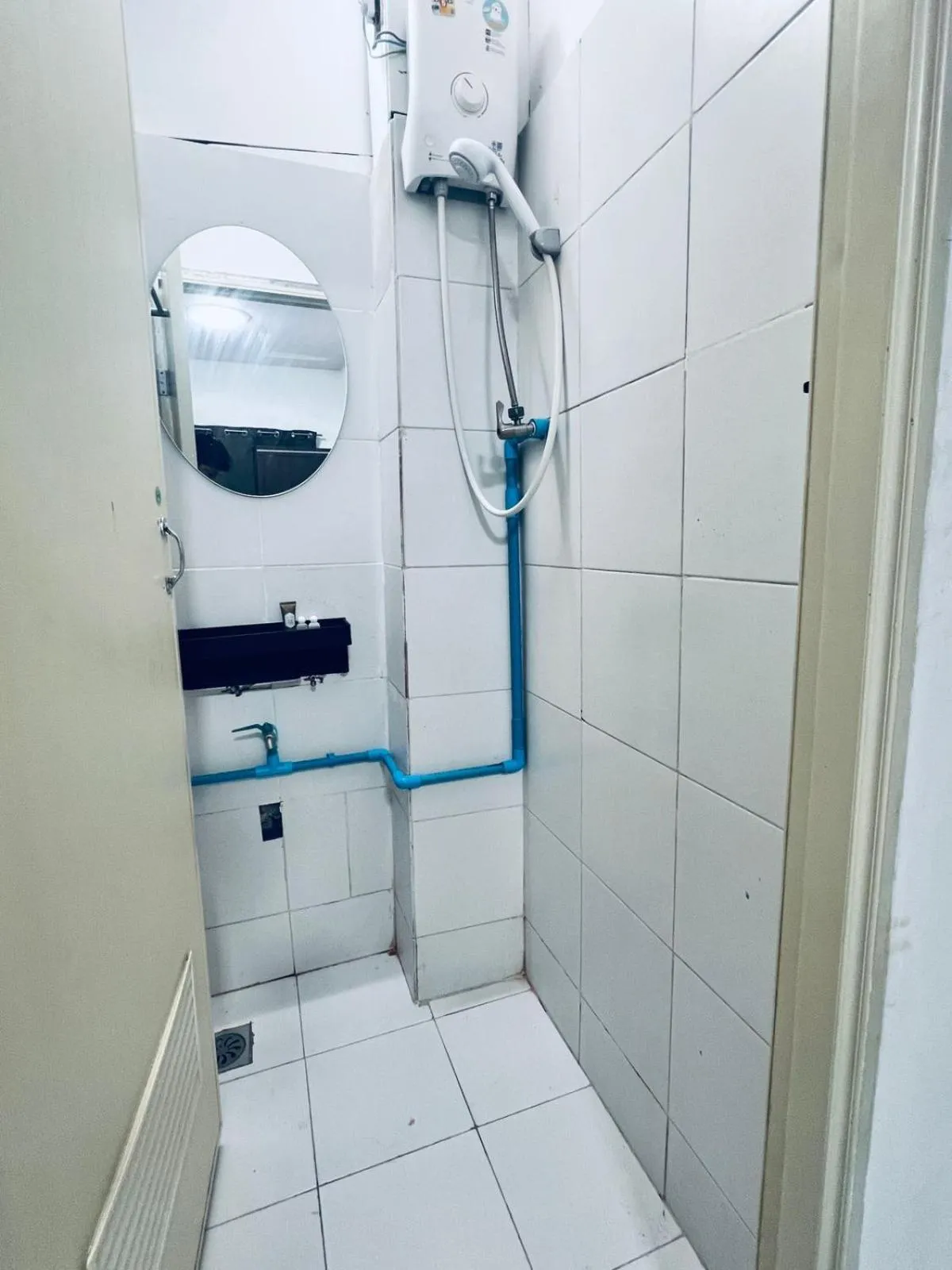 Shower in BLUE PEARL SHORE