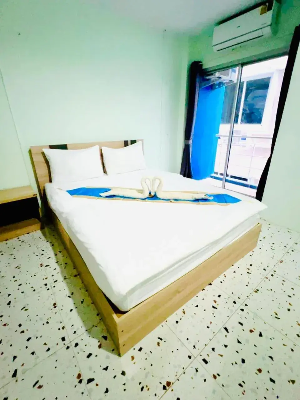 Internal: Not applicable to any particular room, Bed in BLUE PEARL SHORE Internal: Not applicable to any particular room, Bed in BLUE PEARL SHORE