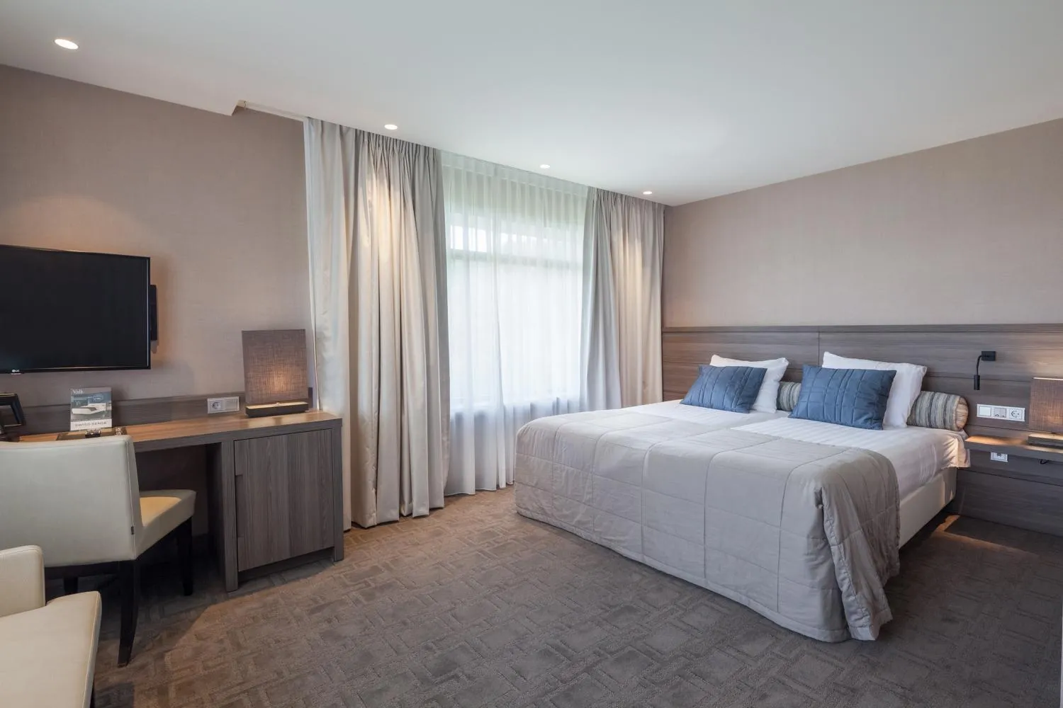 TV and multimedia, Bed in Van der Valk Hotel Hengelo