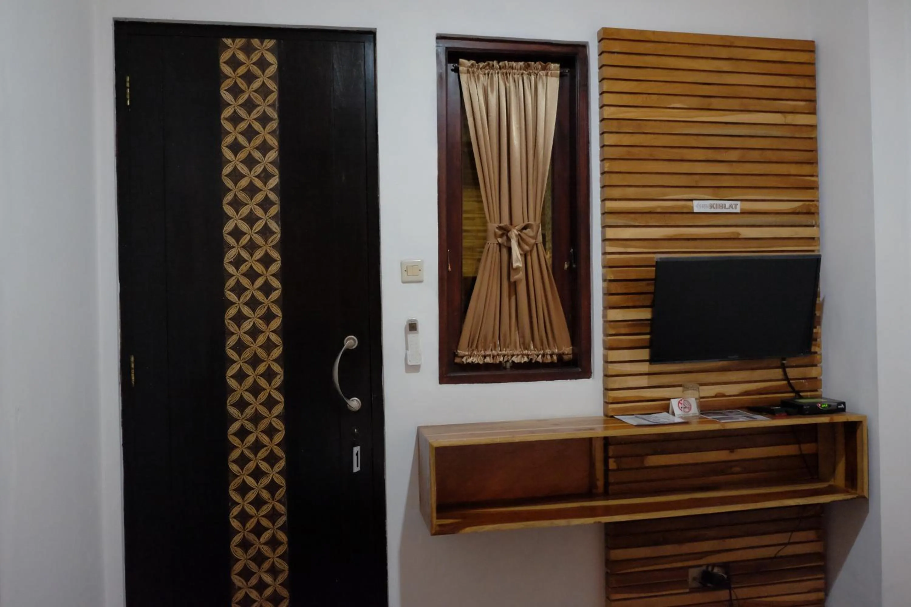 Decorative detail in Puri Minggiran Guest House