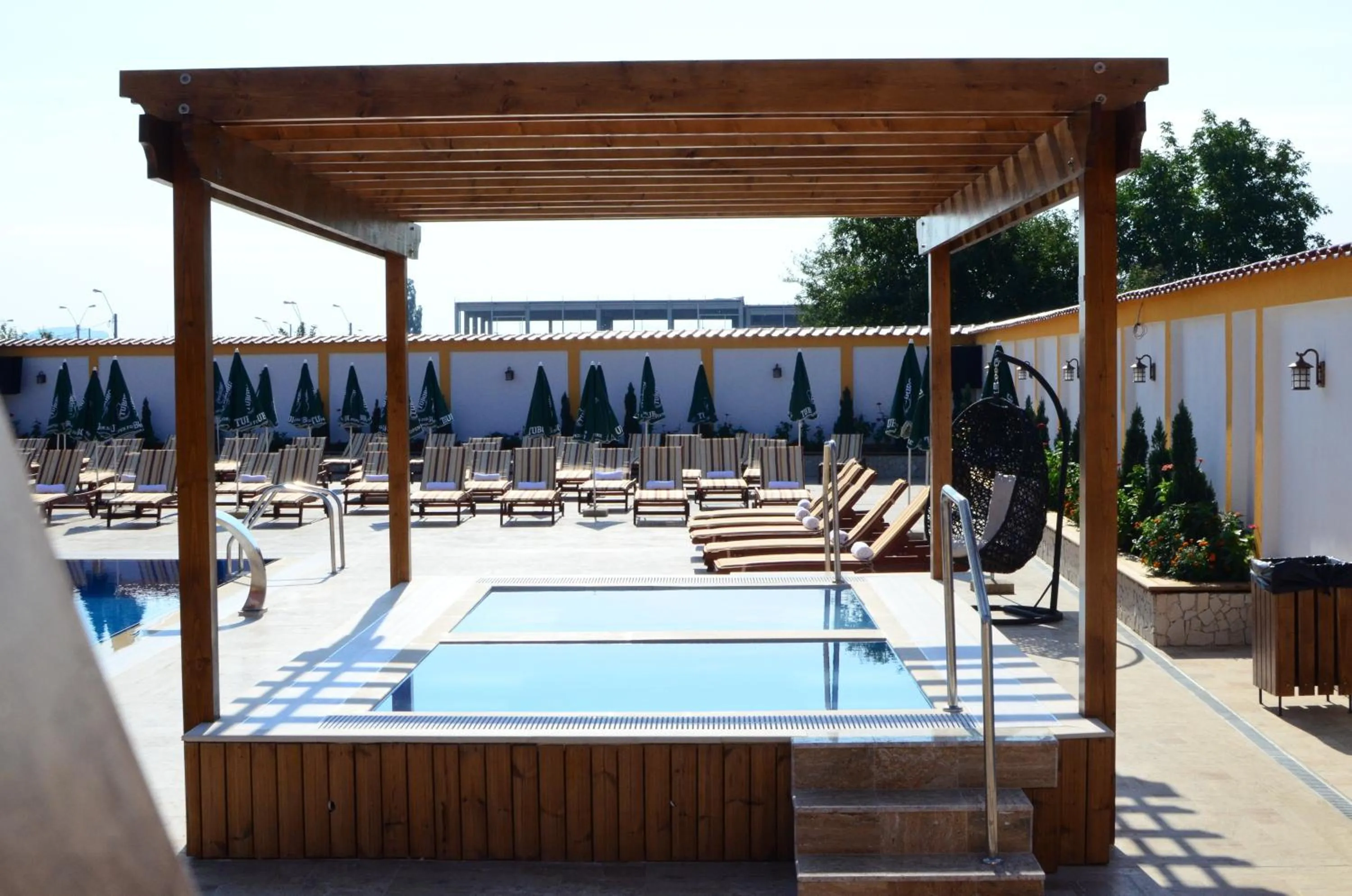 Swimming pool in Motel Alaska