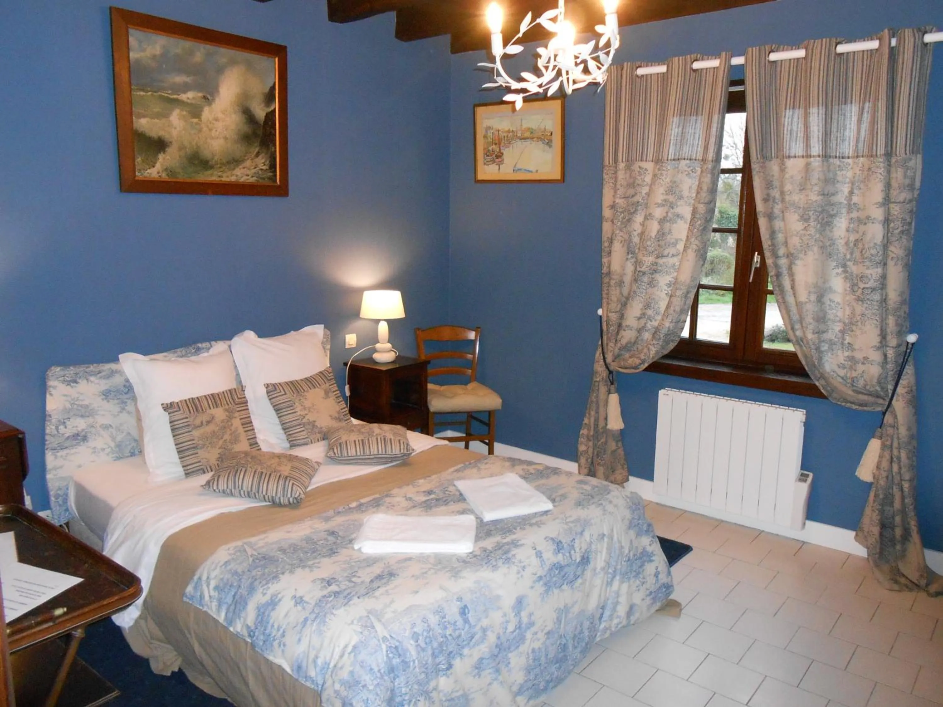Photo of the whole room in B&B La Ferme des Bordes