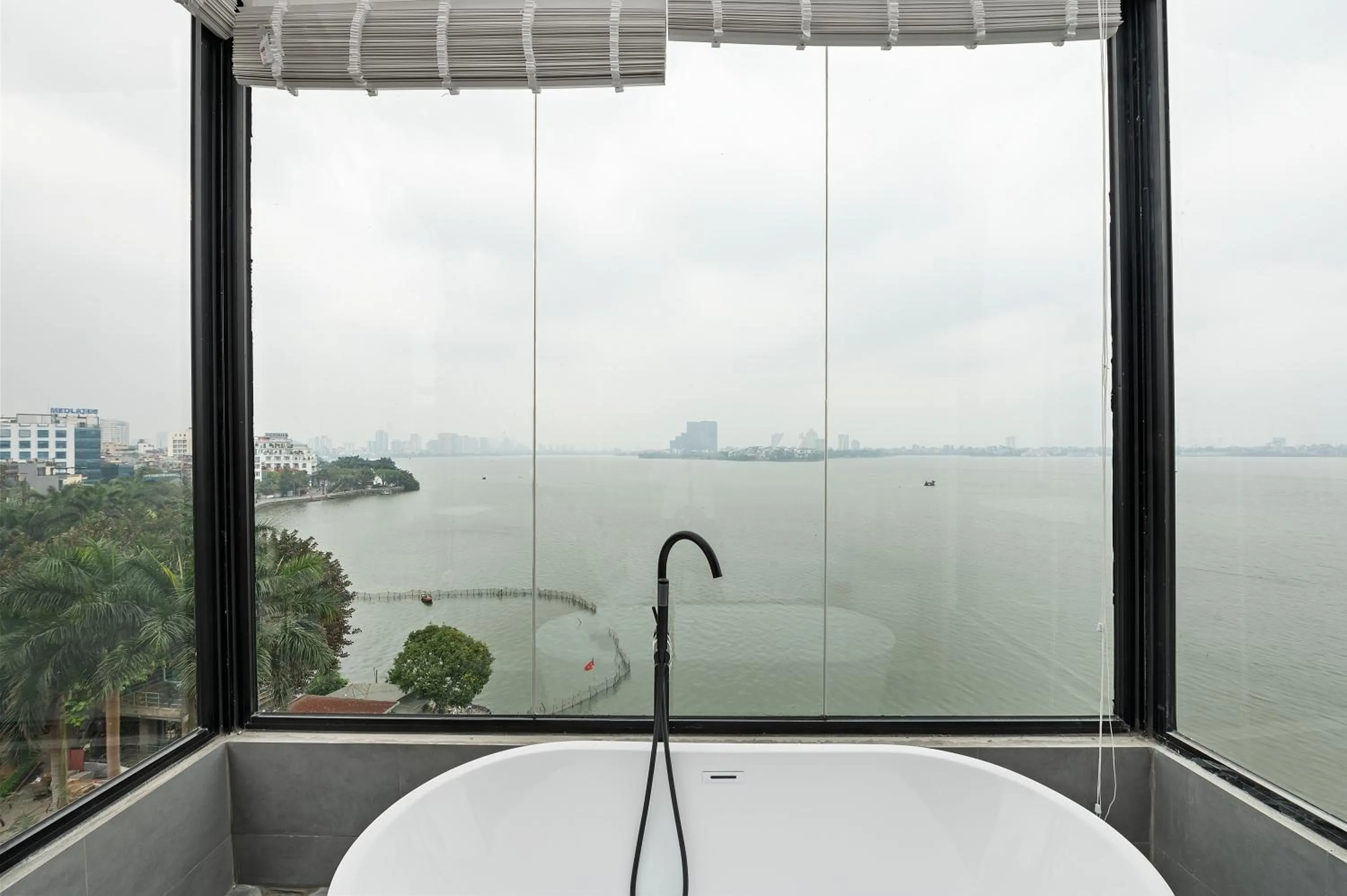 Natural landscape in Lakeview Residence Hotel