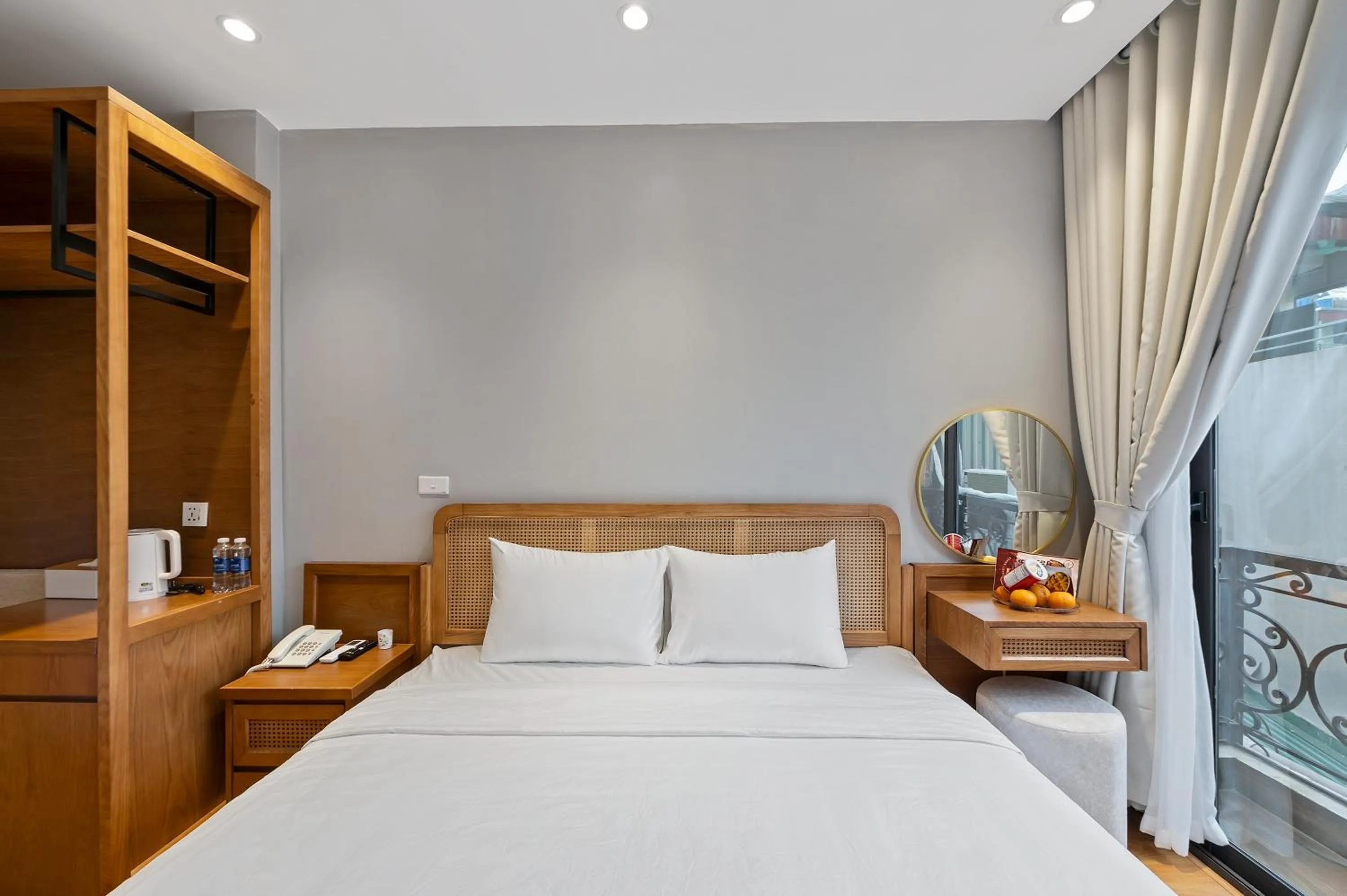 Bed in Lakeview Residence Hotel