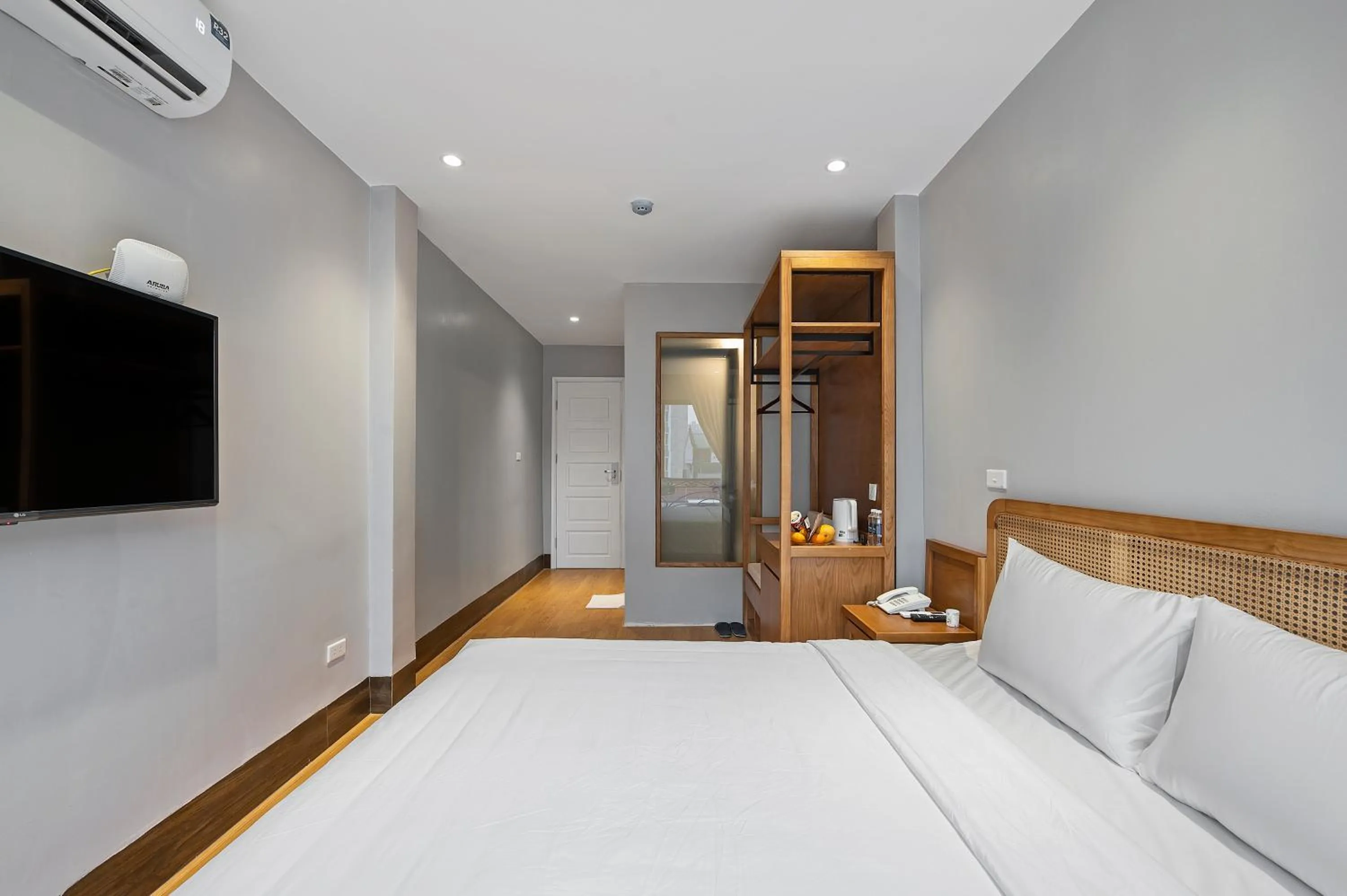 Bed in Lakeview Residence Hotel