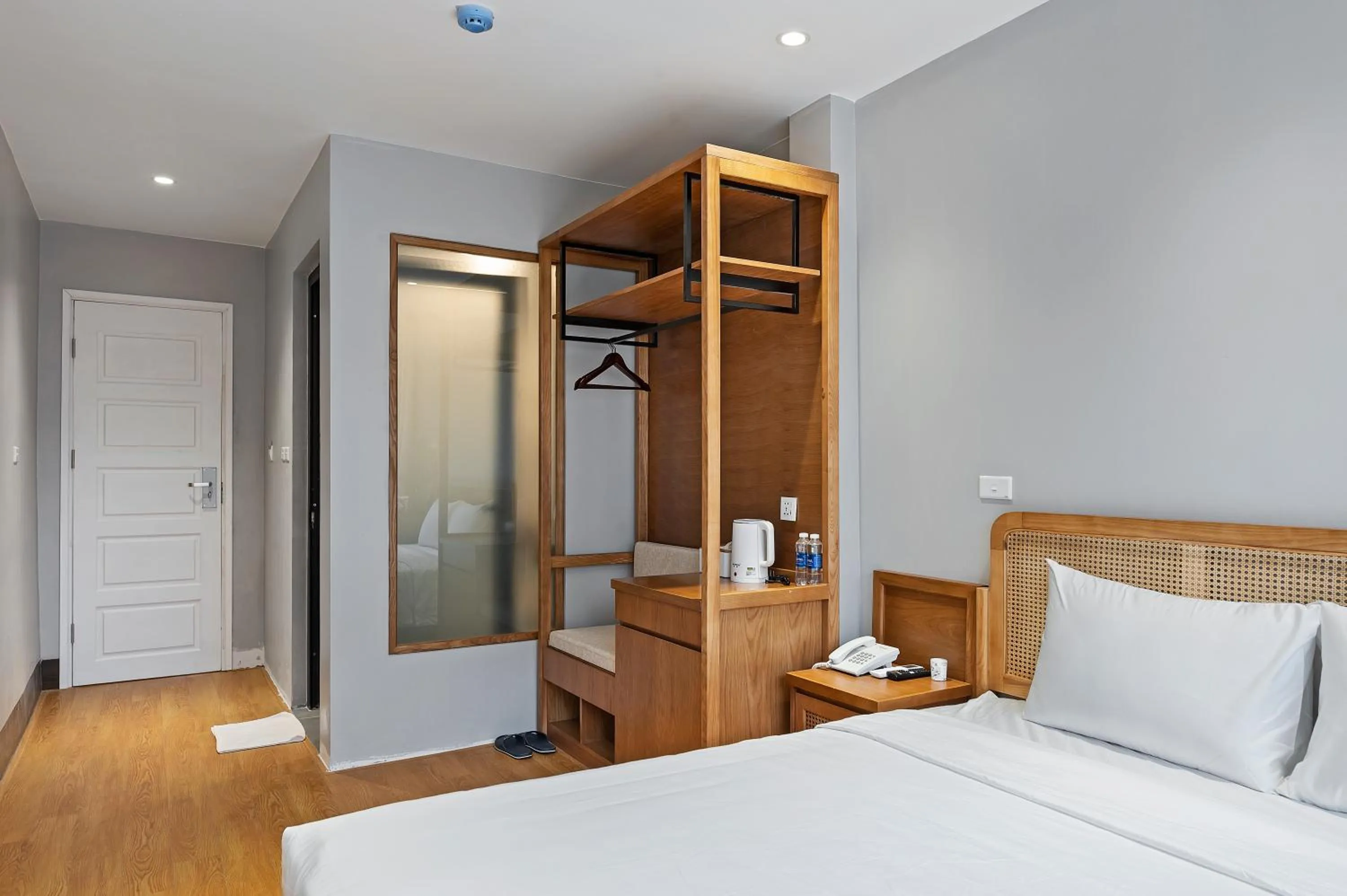 Bed in Lakeview Residence Hotel