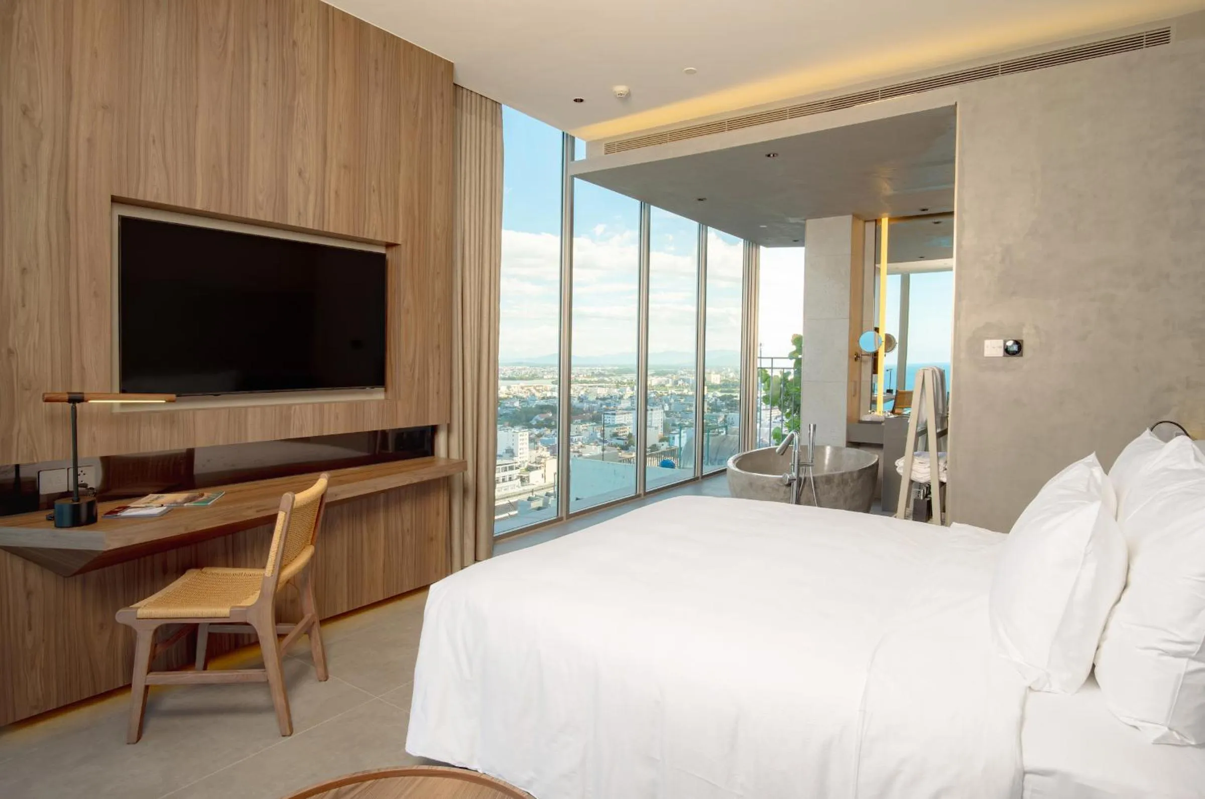 TV and multimedia, Bed in M Hotel Danang