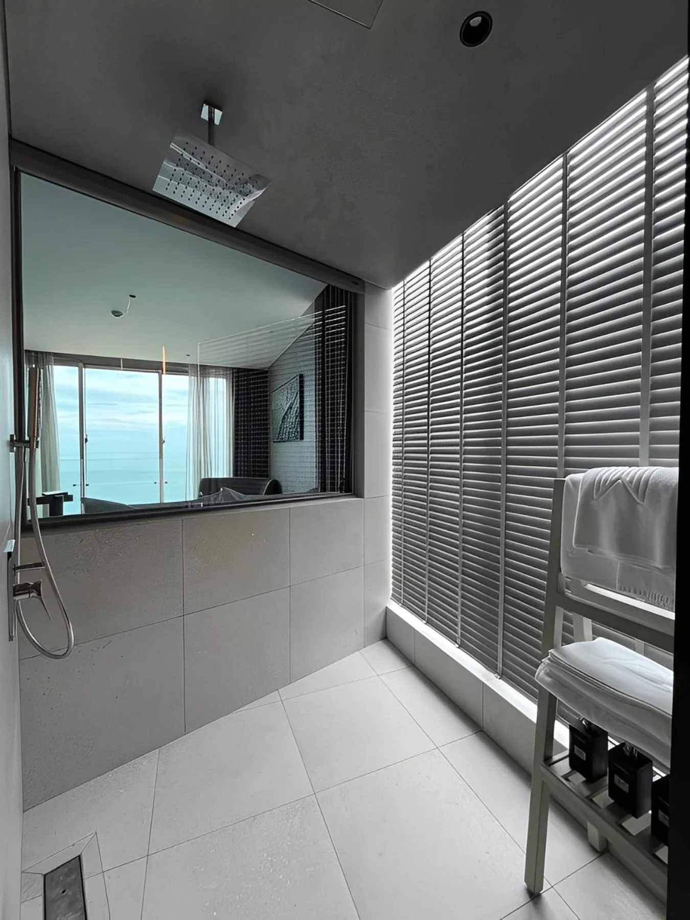 Shower in M Hotel Danang