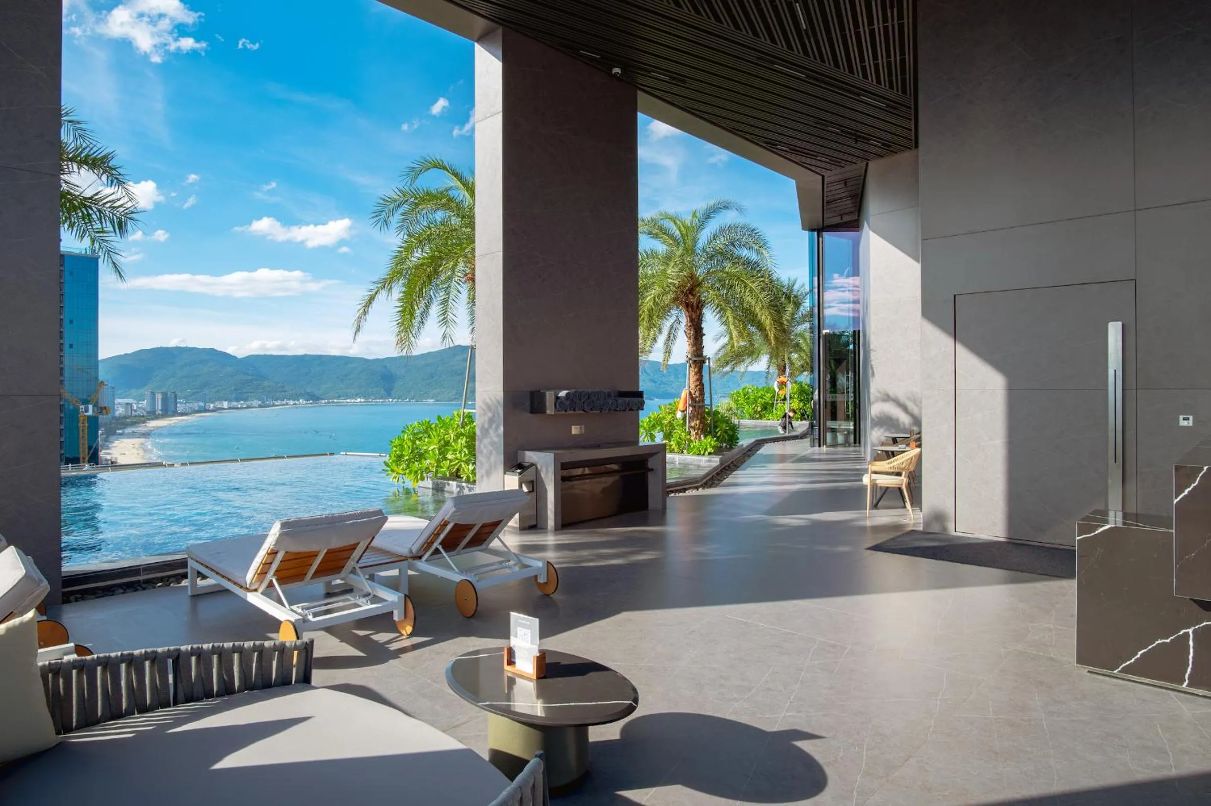 Lounge or bar in M Hotel Danang