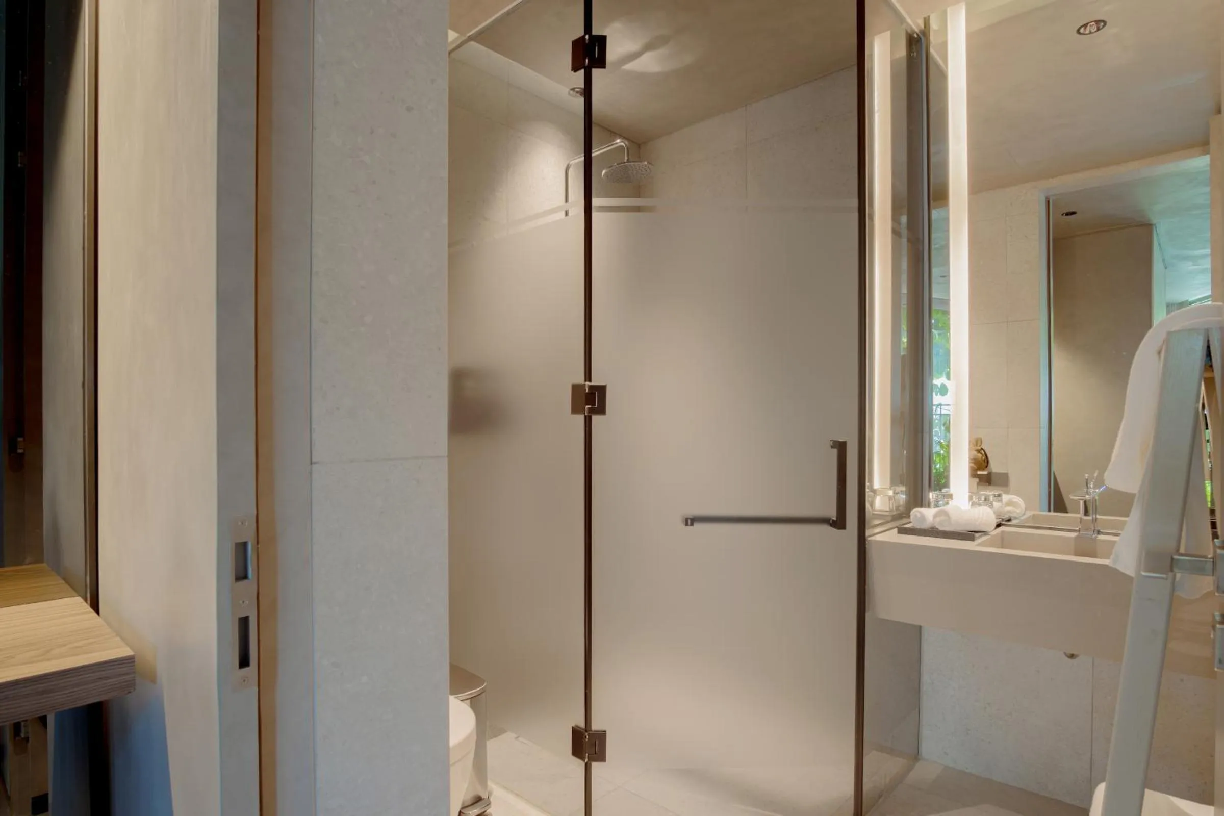 Shower in M Hotel Danang