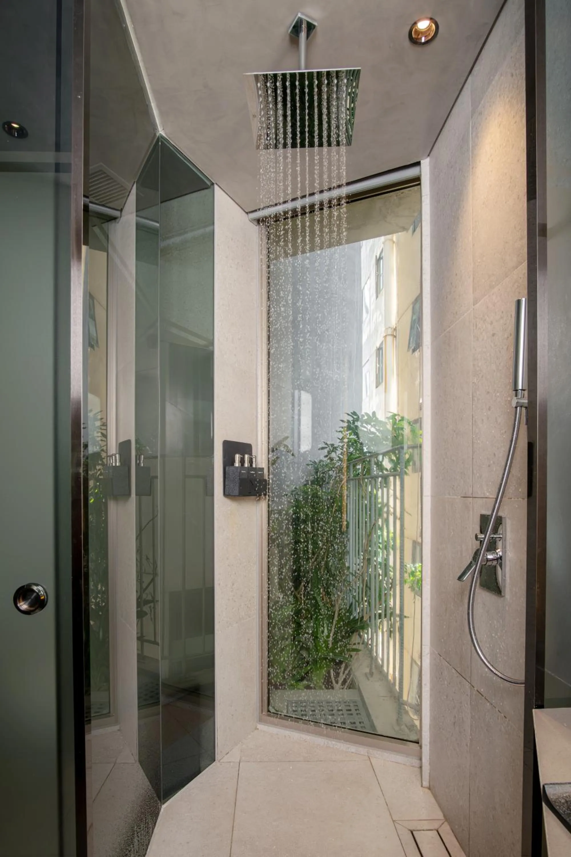 Shower in M Hotel Danang