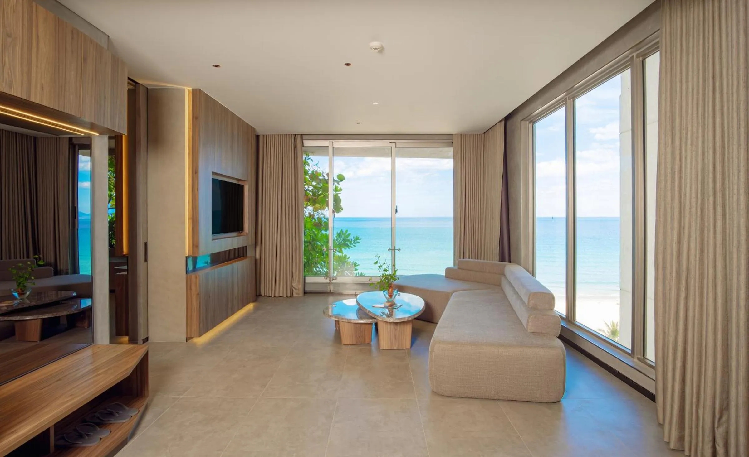 TV and multimedia in M Hotel Danang