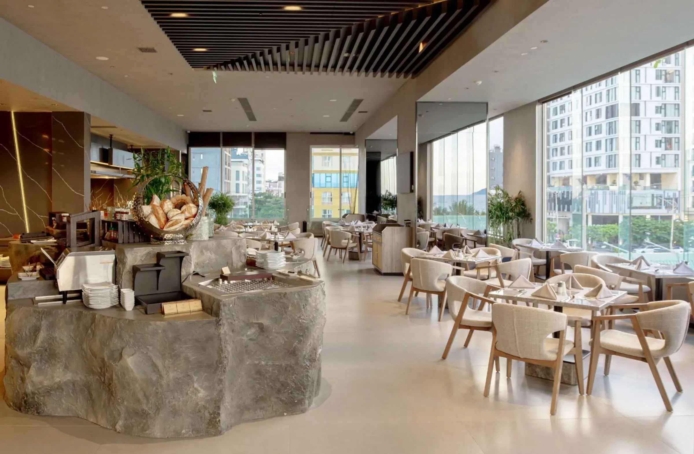 Restaurant/places to eat in M Hotel Danang Restaurant/places to eat in M Hotel Danang