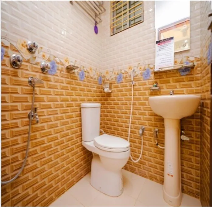 Bathroom in Adarsha Palace Hotel