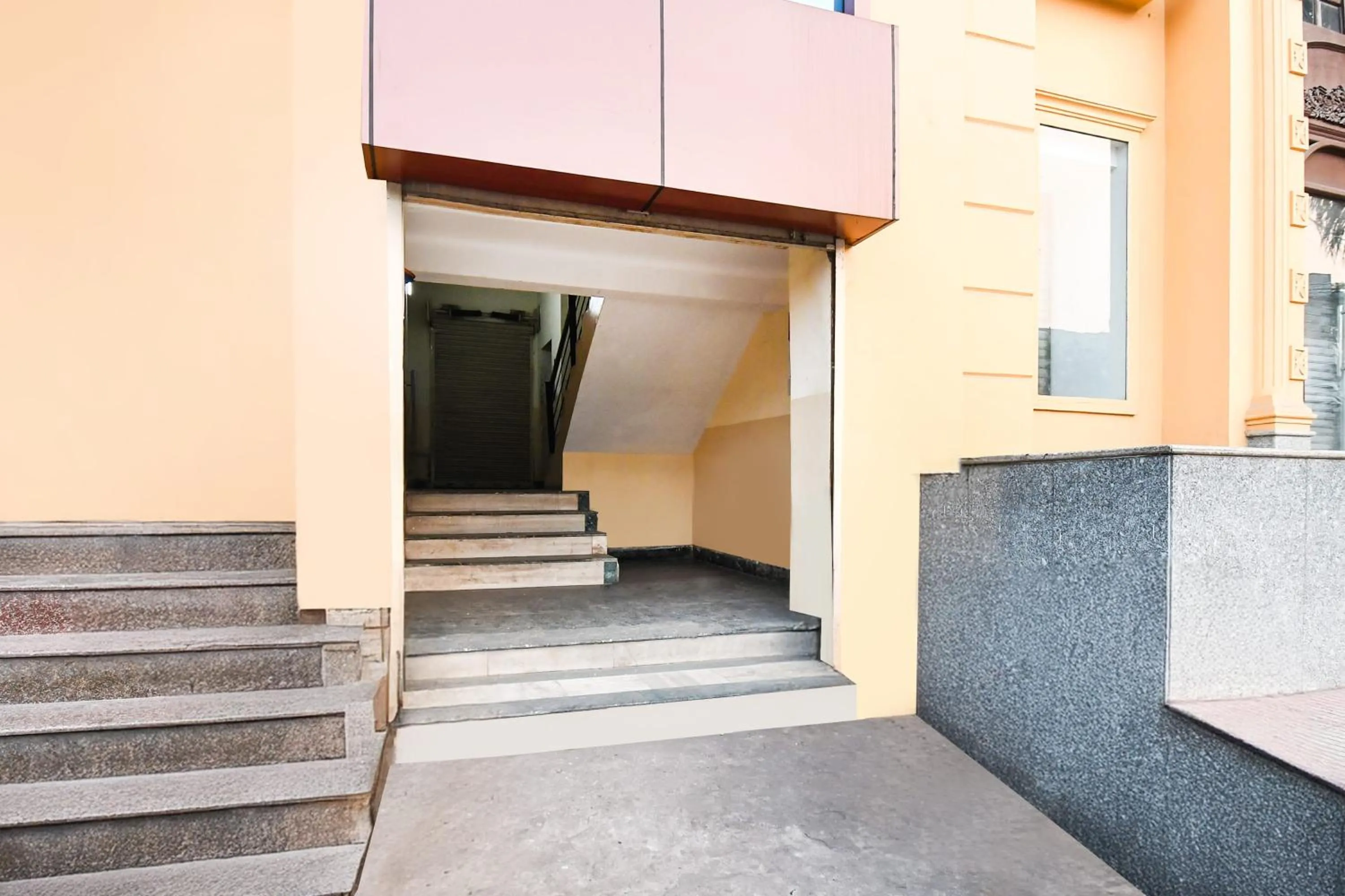 Facade/entrance in Super Hotel O Sofitel Hotel