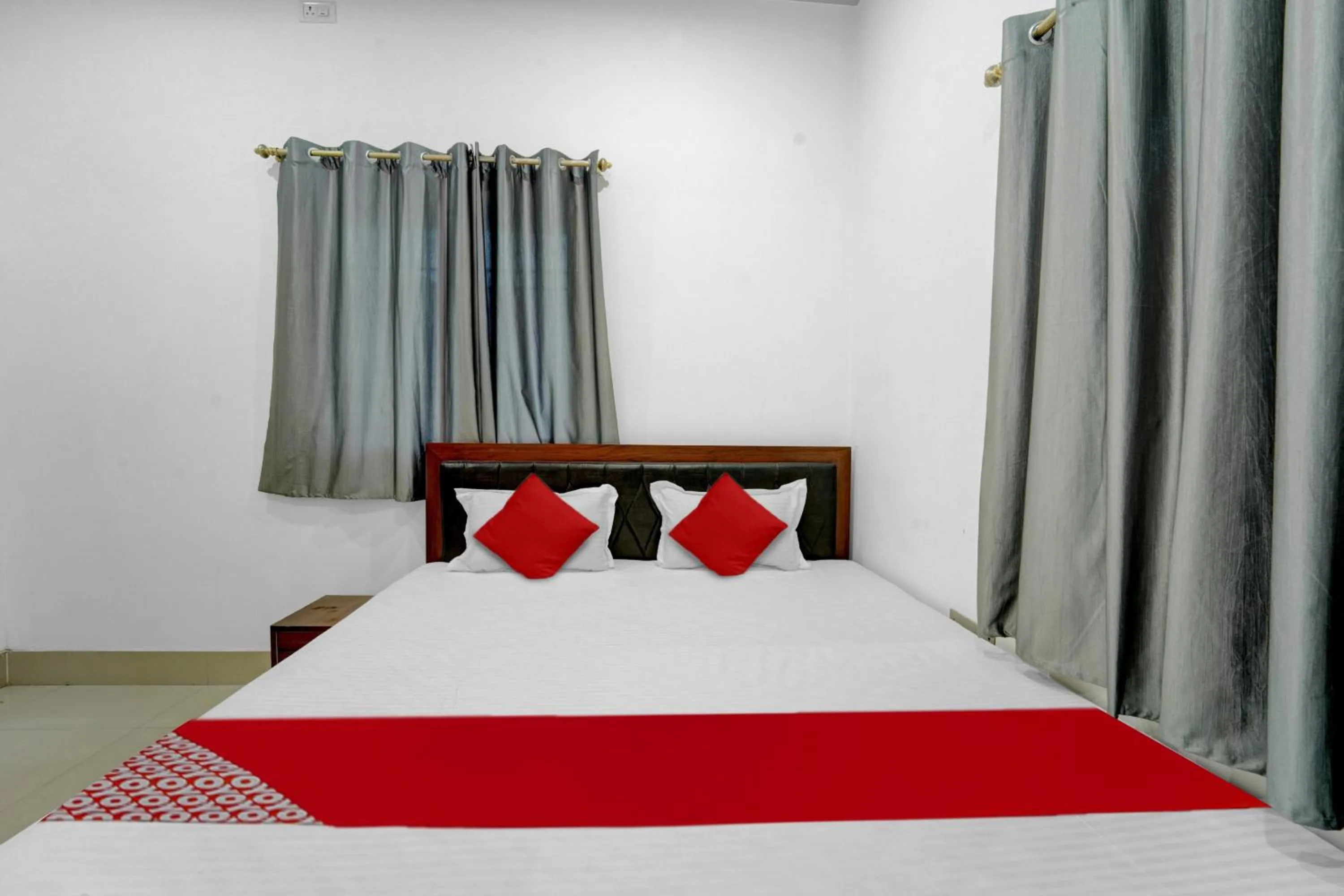 Bedroom, Bed in Super Hotel O Dev Laxmi Palace Hotel & Banquet