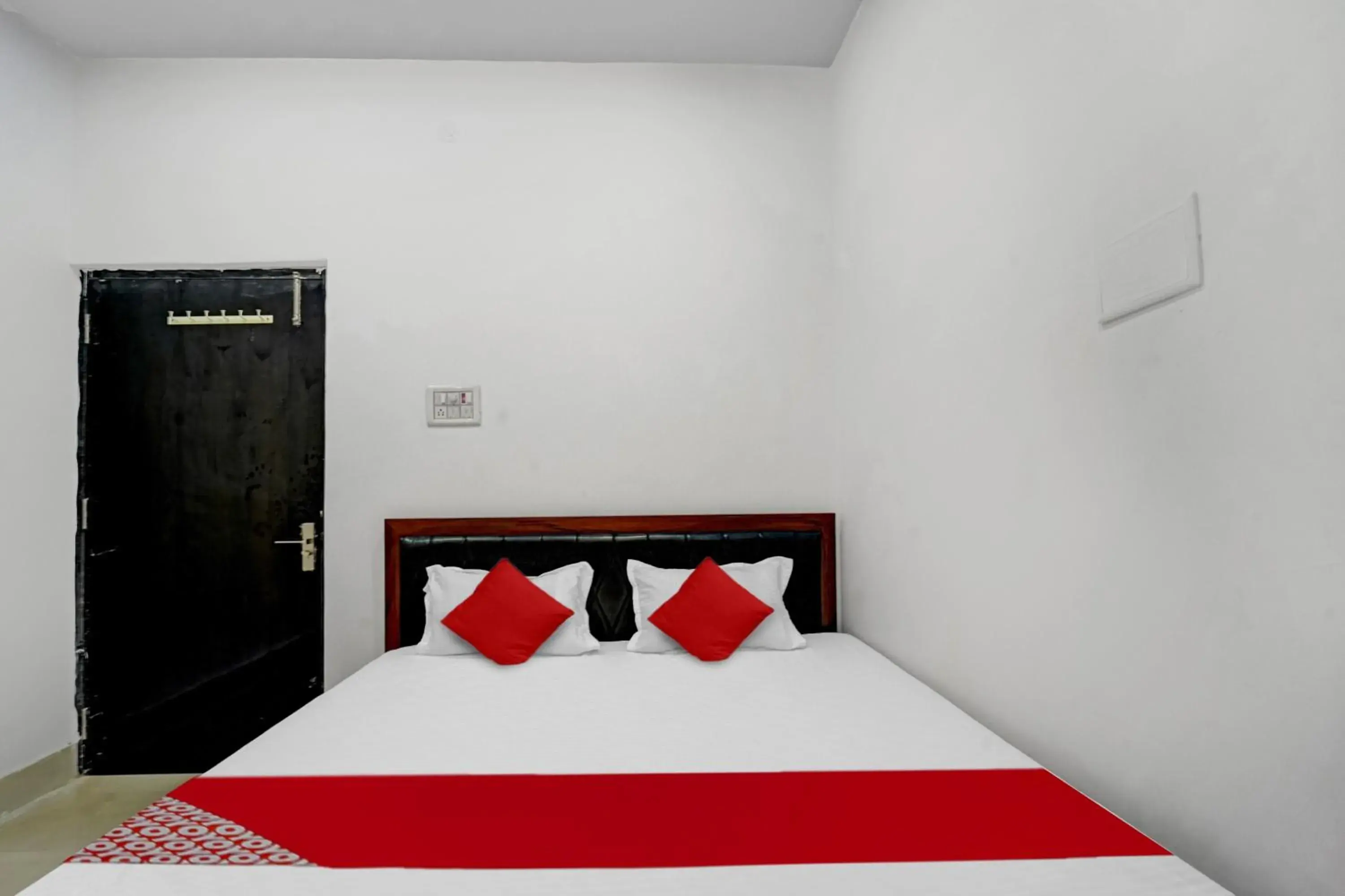 Facade/entrance, Bed in Super Hotel O Dev Laxmi Palace Hotel & Banquet Facade/entrance, Bed in Super Hotel O Dev Laxmi Palace Hotel & Banquet