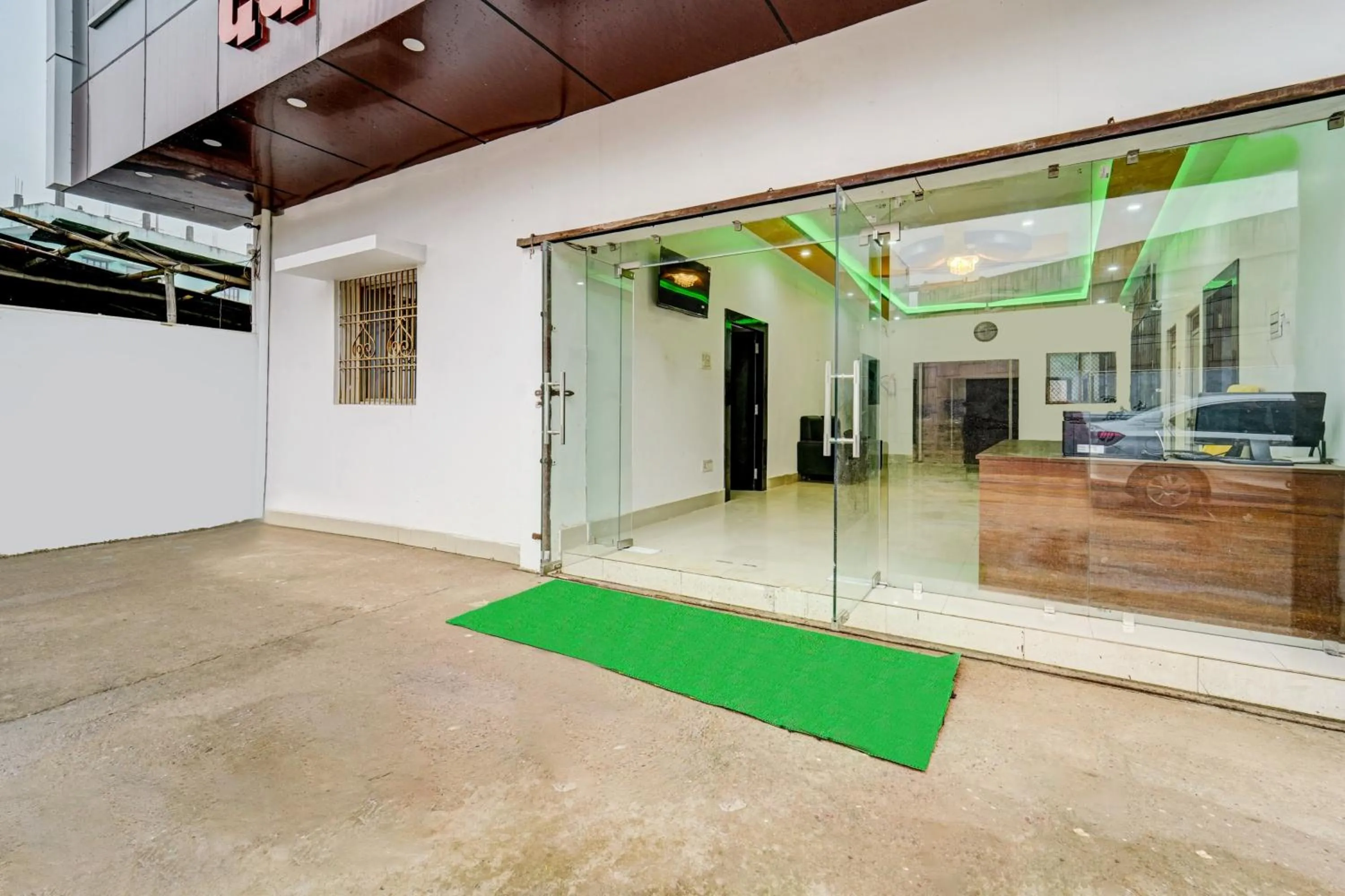 Facade/entrance in Super Hotel O Dev Laxmi Palace Hotel & Banquet