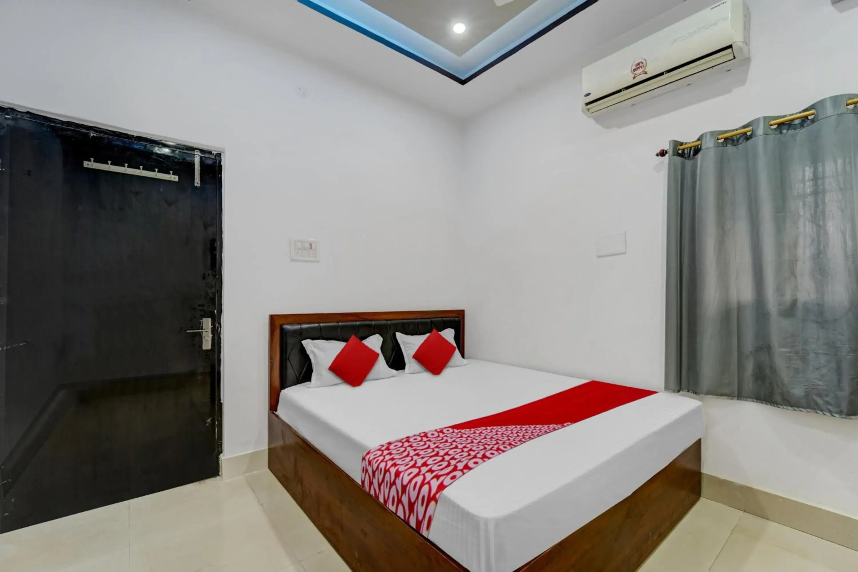 Facade/entrance, Bed in Super Hotel O Dev Laxmi Palace Hotel & Banquet Facade/entrance, Bed in Super Hotel O Dev Laxmi Palace Hotel & Banquet