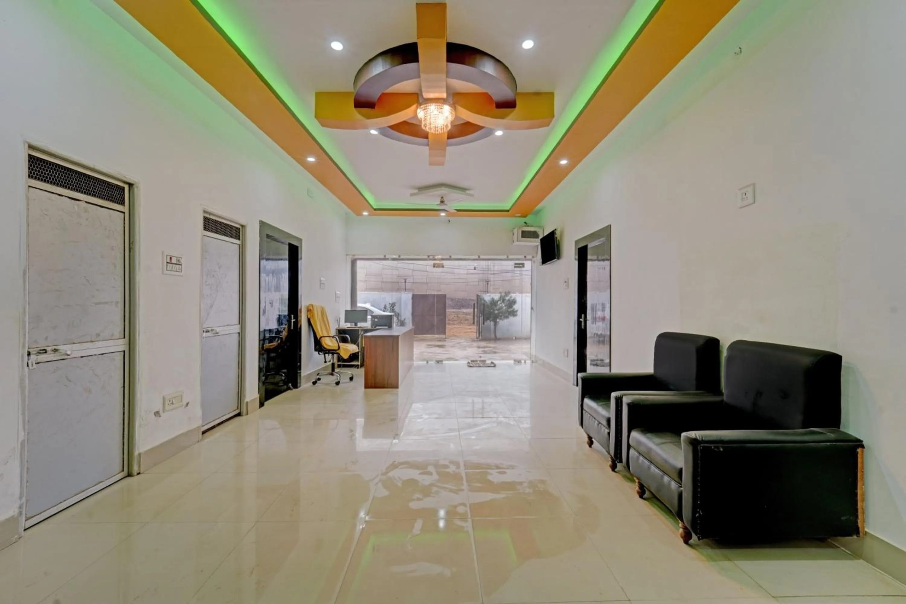 Lobby or reception in Super Hotel O Dev Laxmi Palace Hotel & Banquet