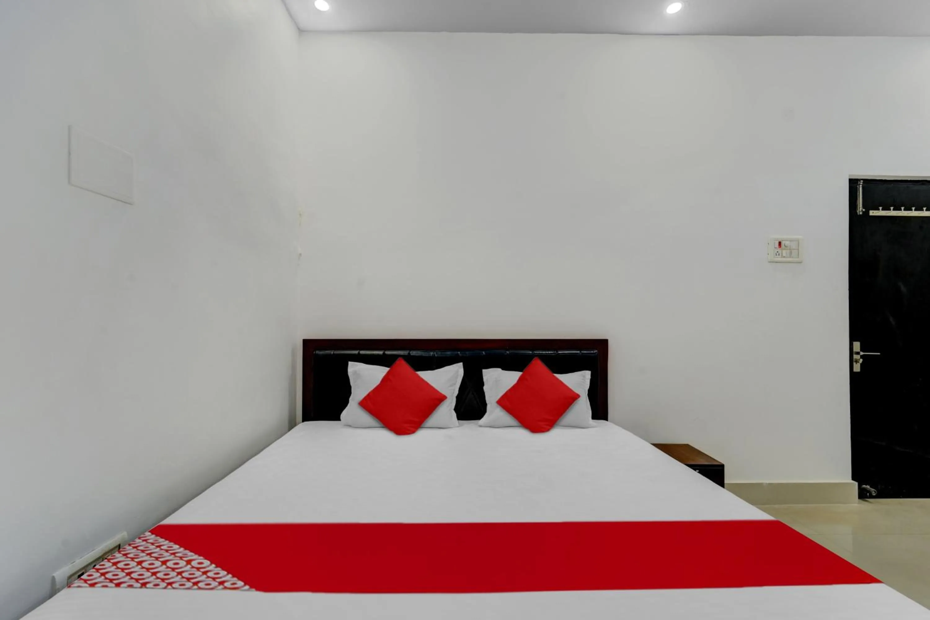 Bedroom, Bed in Super Hotel O Dev Laxmi Palace Hotel & Banquet