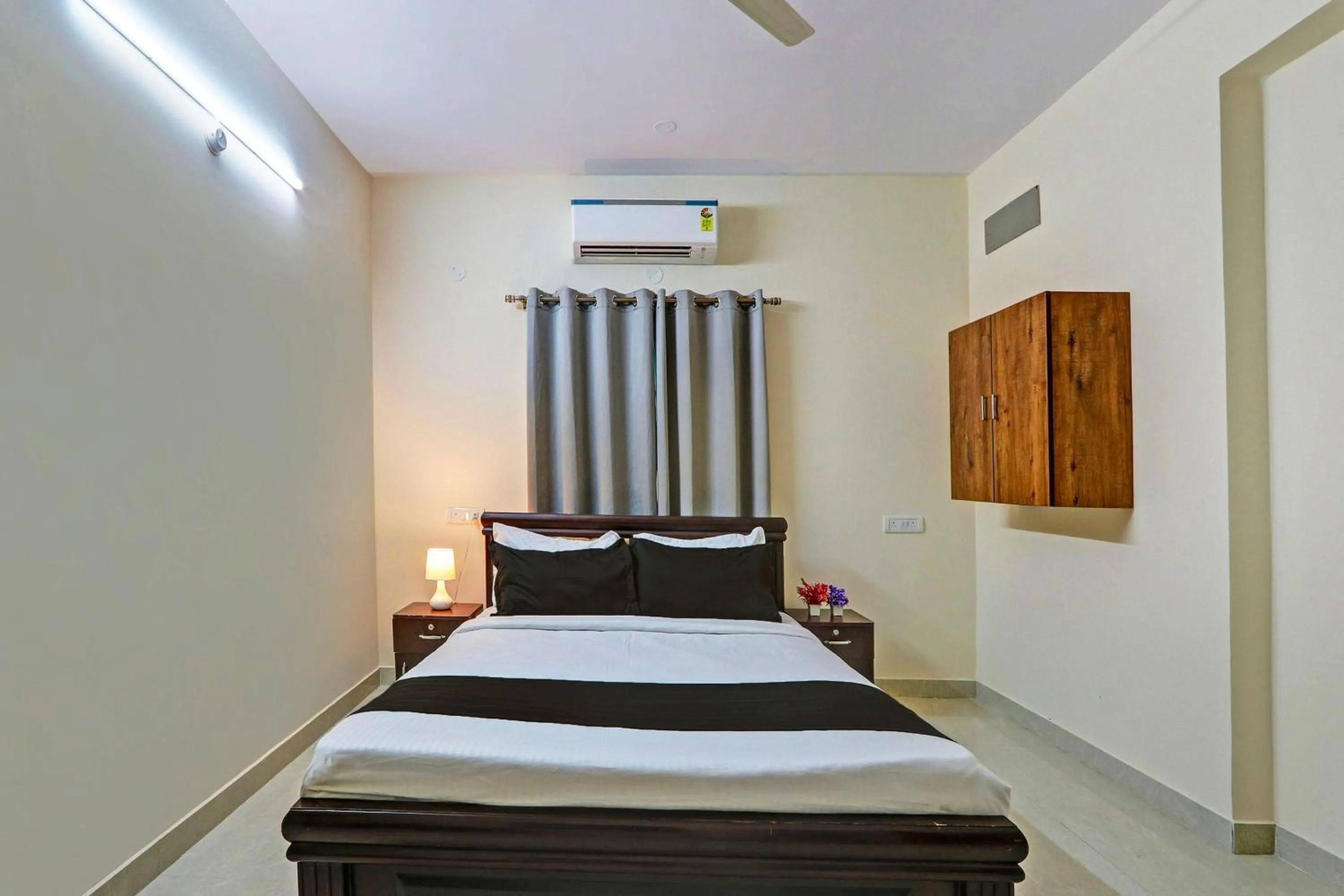 Bedroom, Bed in Super Collection O Sri Nirvana Edge