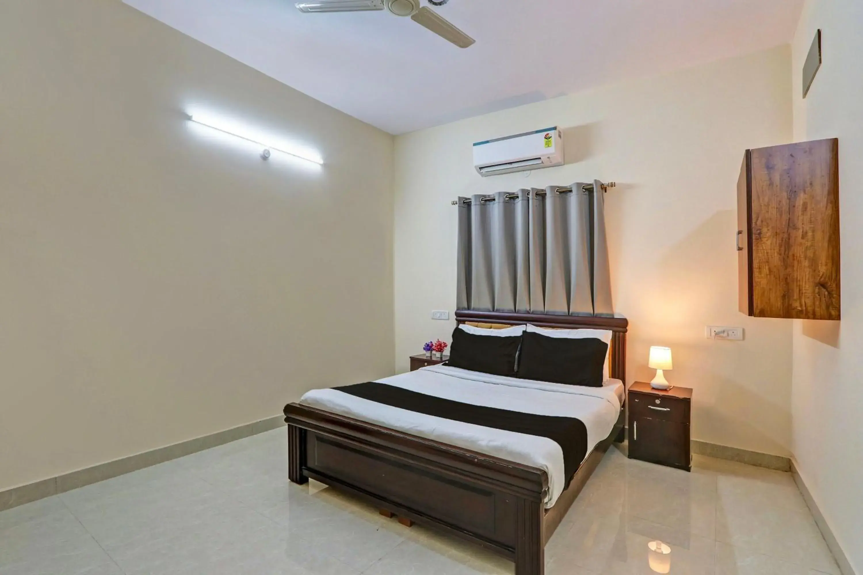 Bedroom, Bed in Super Collection O Sri Nirvana Edge Bedroom, Bed in Super Collection O Sri Nirvana Edge