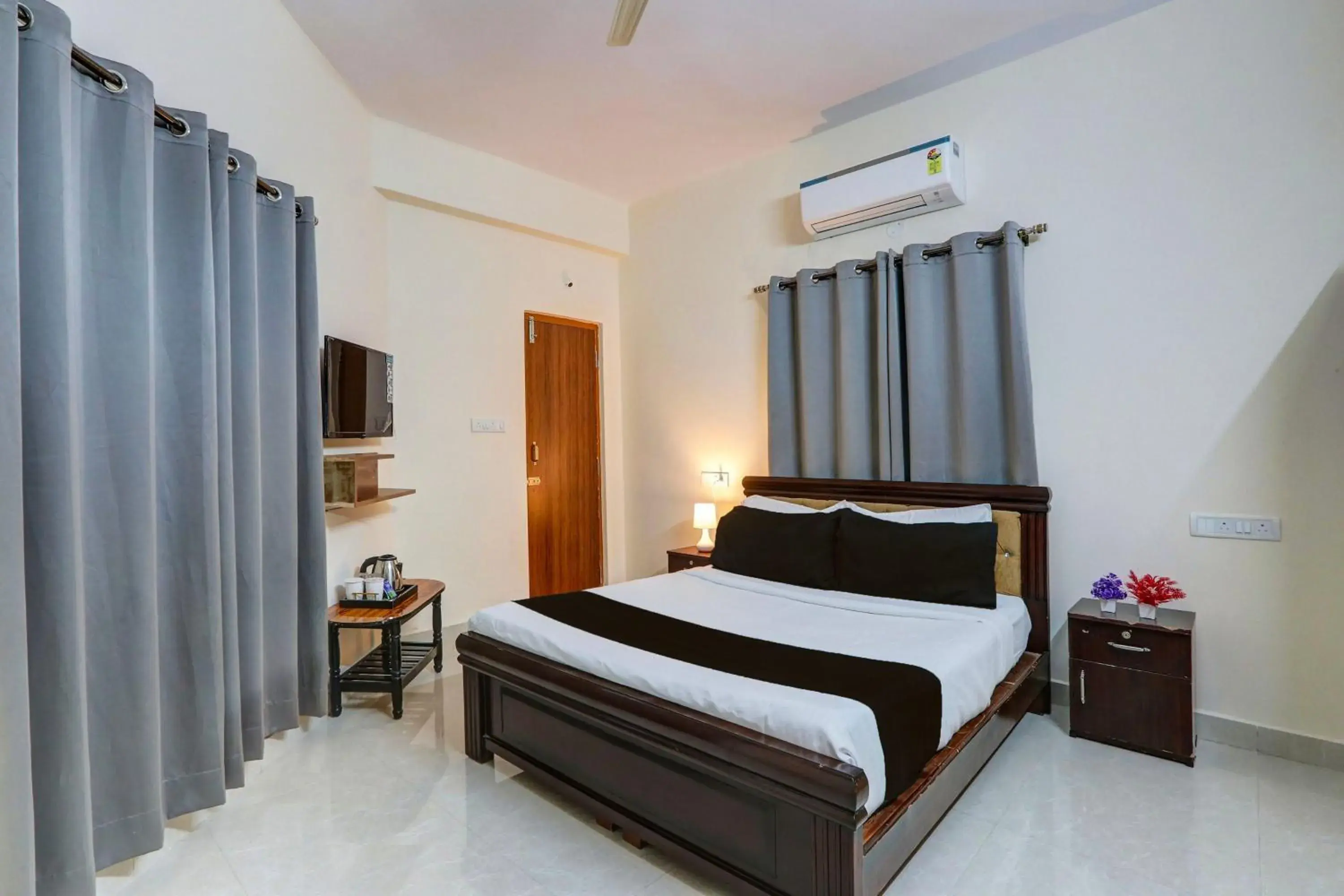 Bedroom, Bed in Super Collection O Sri Nirvana Edge Bedroom, Bed in Super Collection O Sri Nirvana Edge