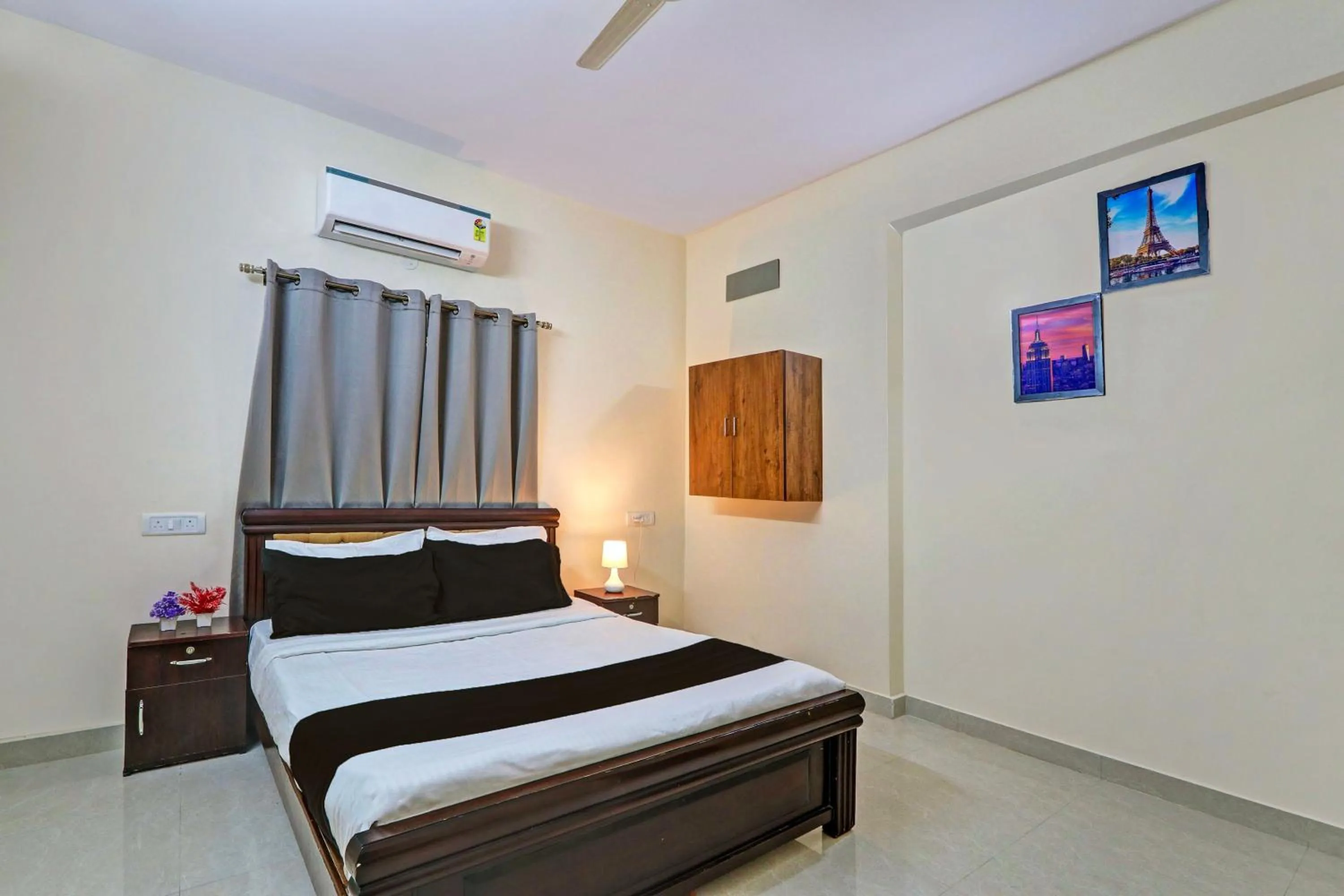 Bedroom, Bed in Super Collection O Sri Nirvana Edge