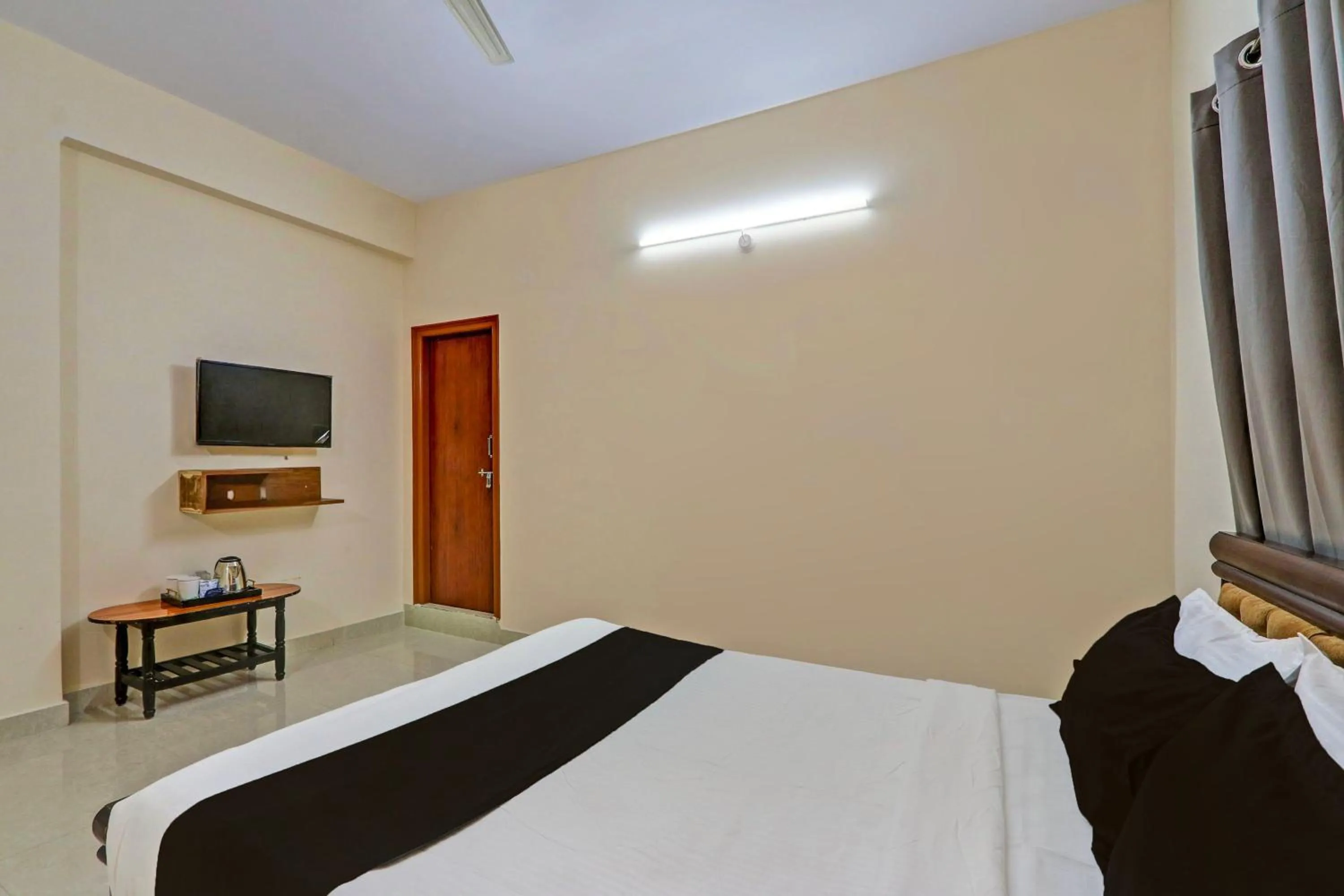 Bedroom, Bed in Super Collection O Sri Nirvana Edge