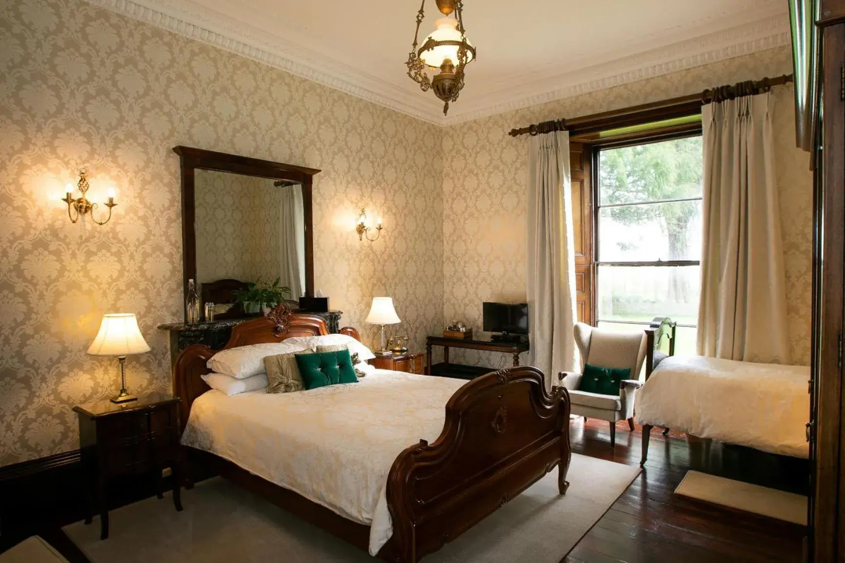 Large Double or Twin Room - Ground Floor in Elm Grove Country House Large Double or Twin Room - Ground Floor in Elm Grove Country House