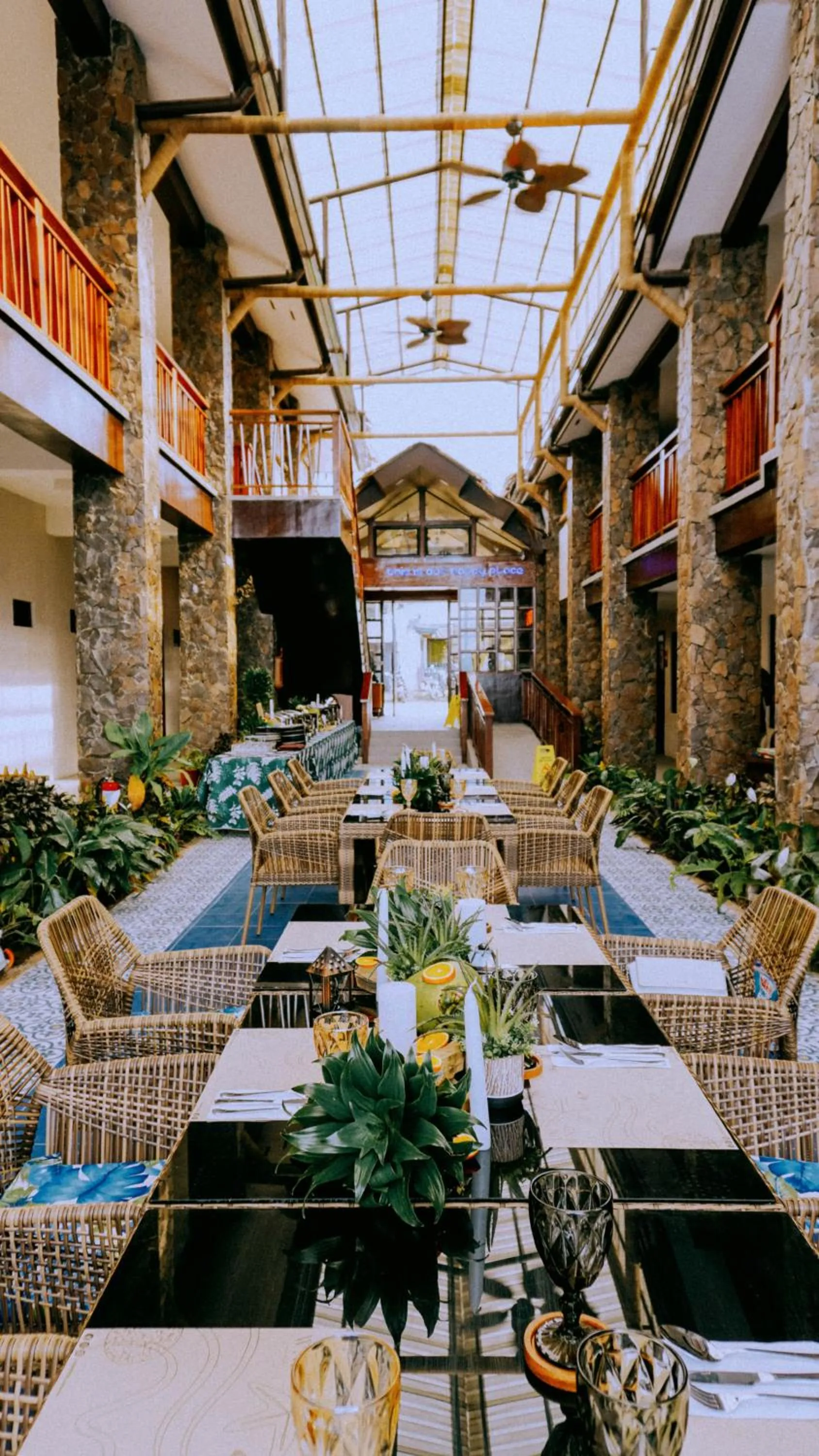 Restaurant/places to eat in UNWND Boutique Hotel Camiguin