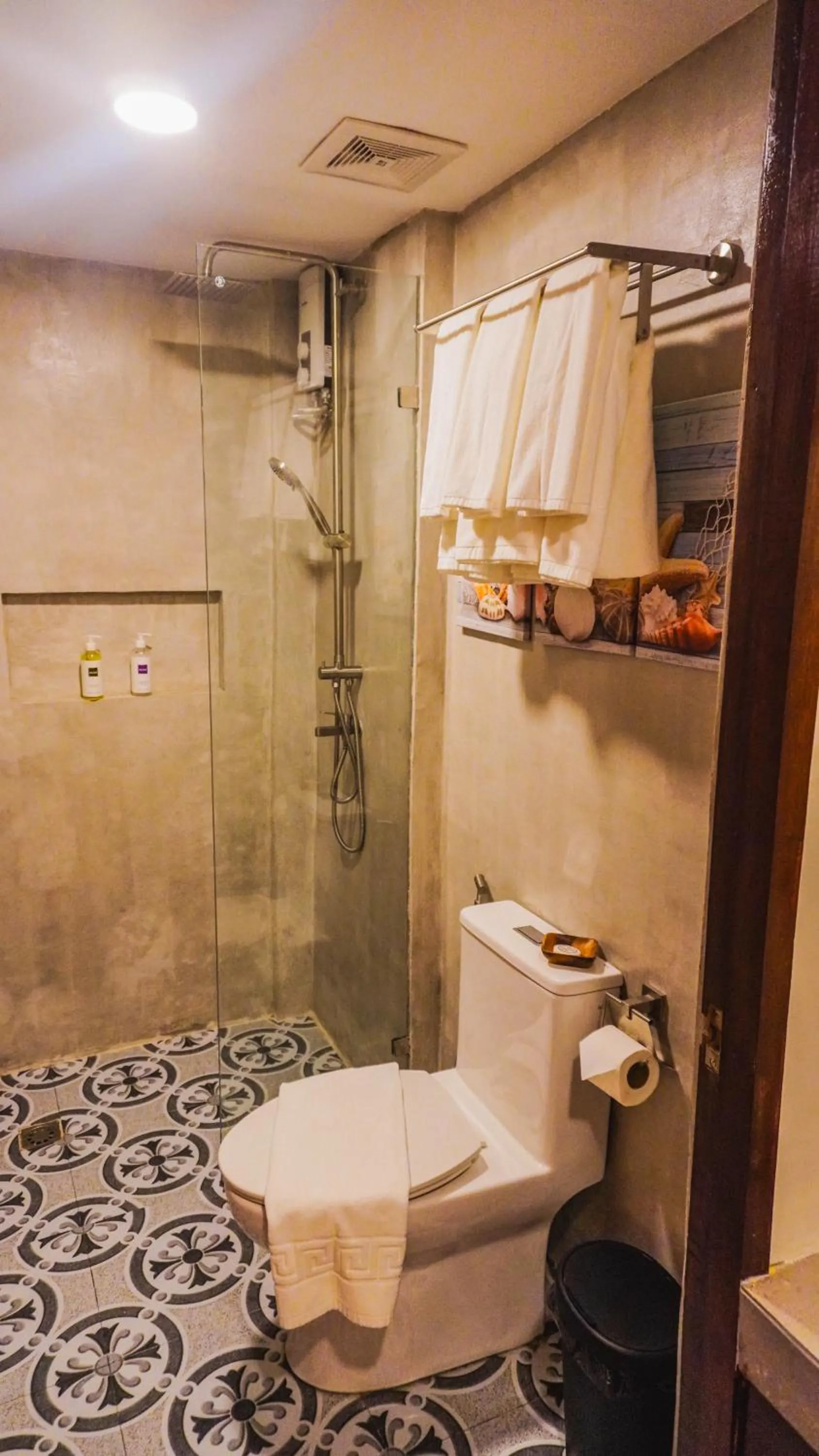 Shower in UNWND Boutique Hotel Camiguin
