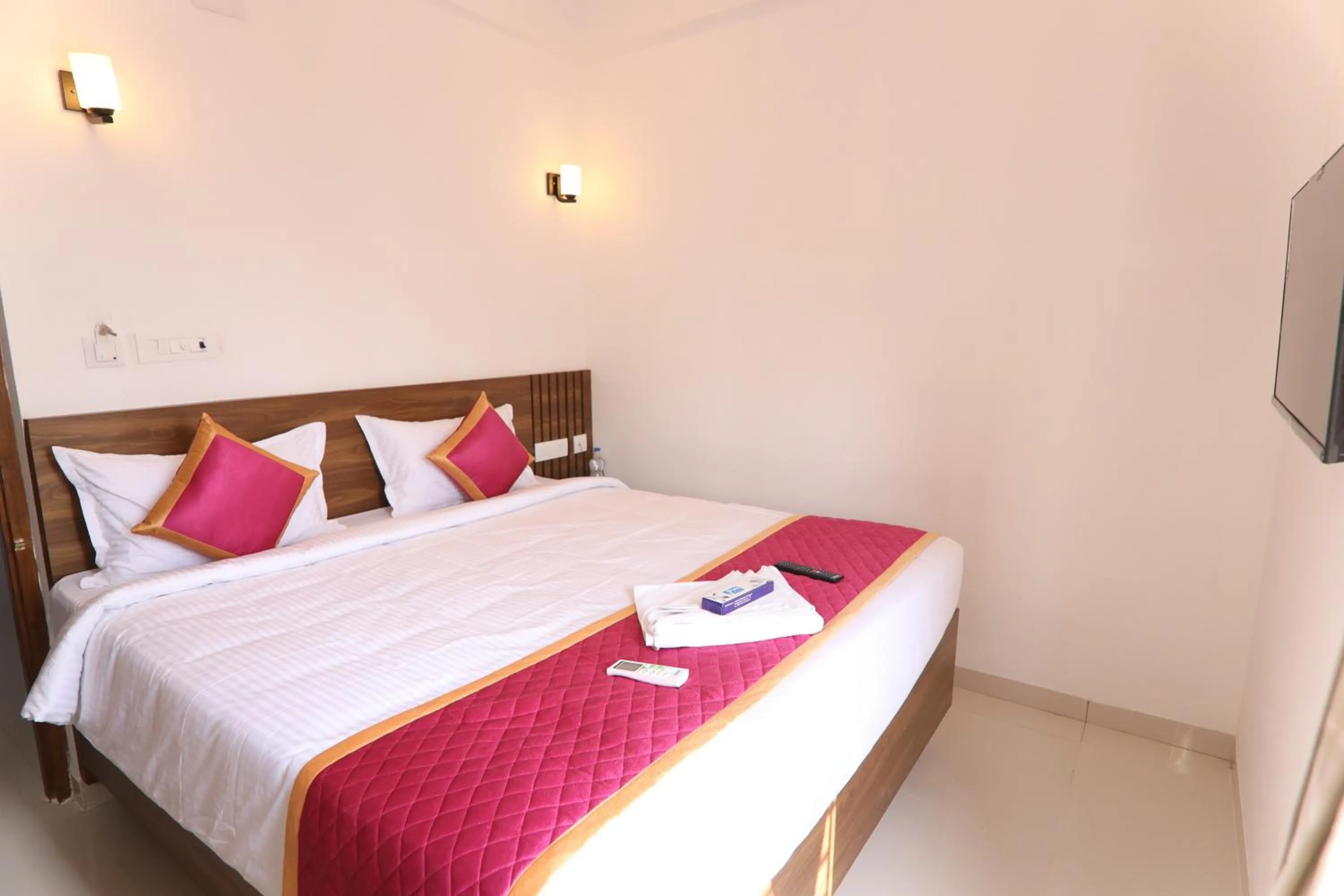 towels, Bed in J Park Auroville Beach