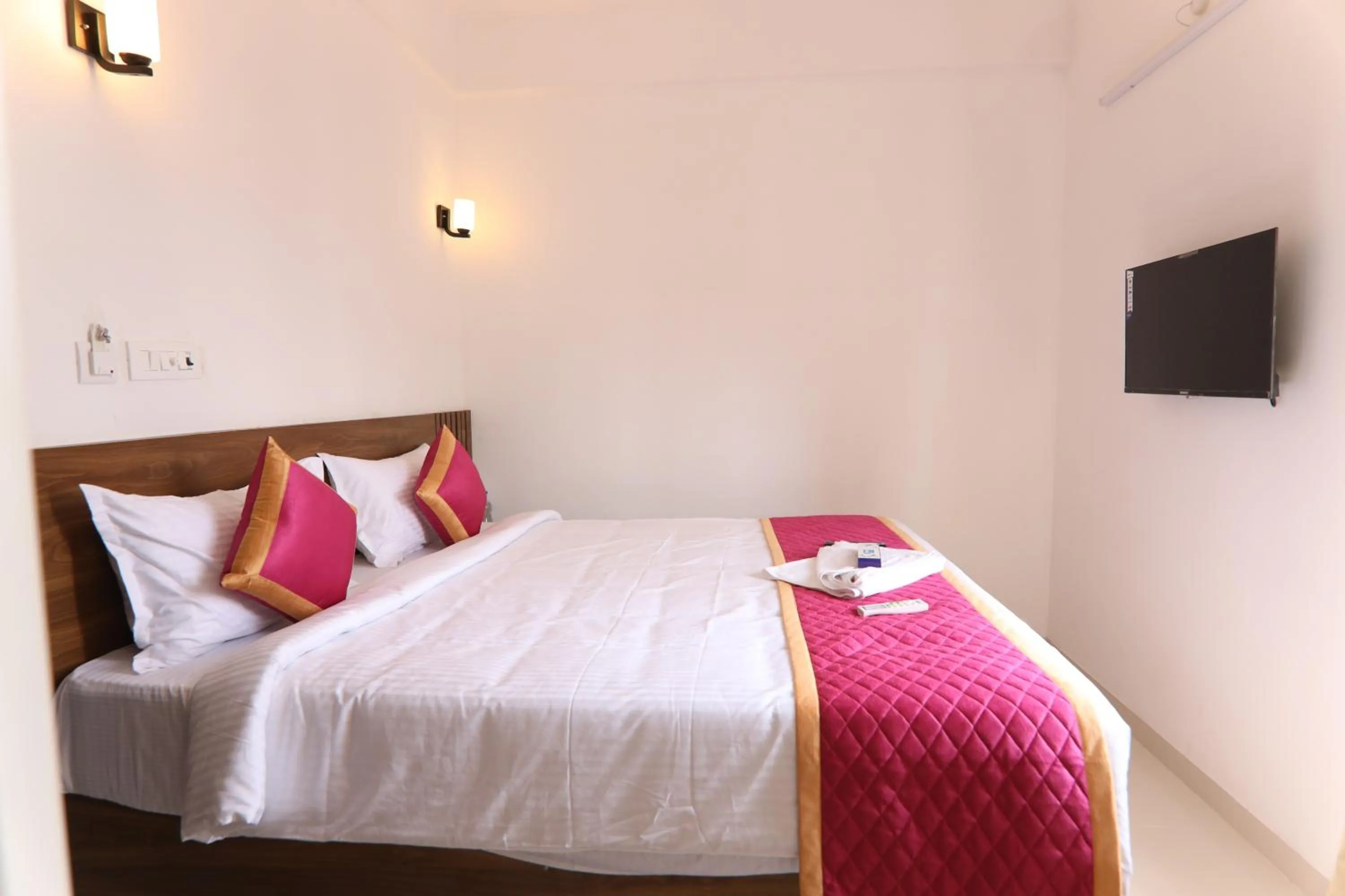 TV and multimedia, Bed in J Park Auroville Beach