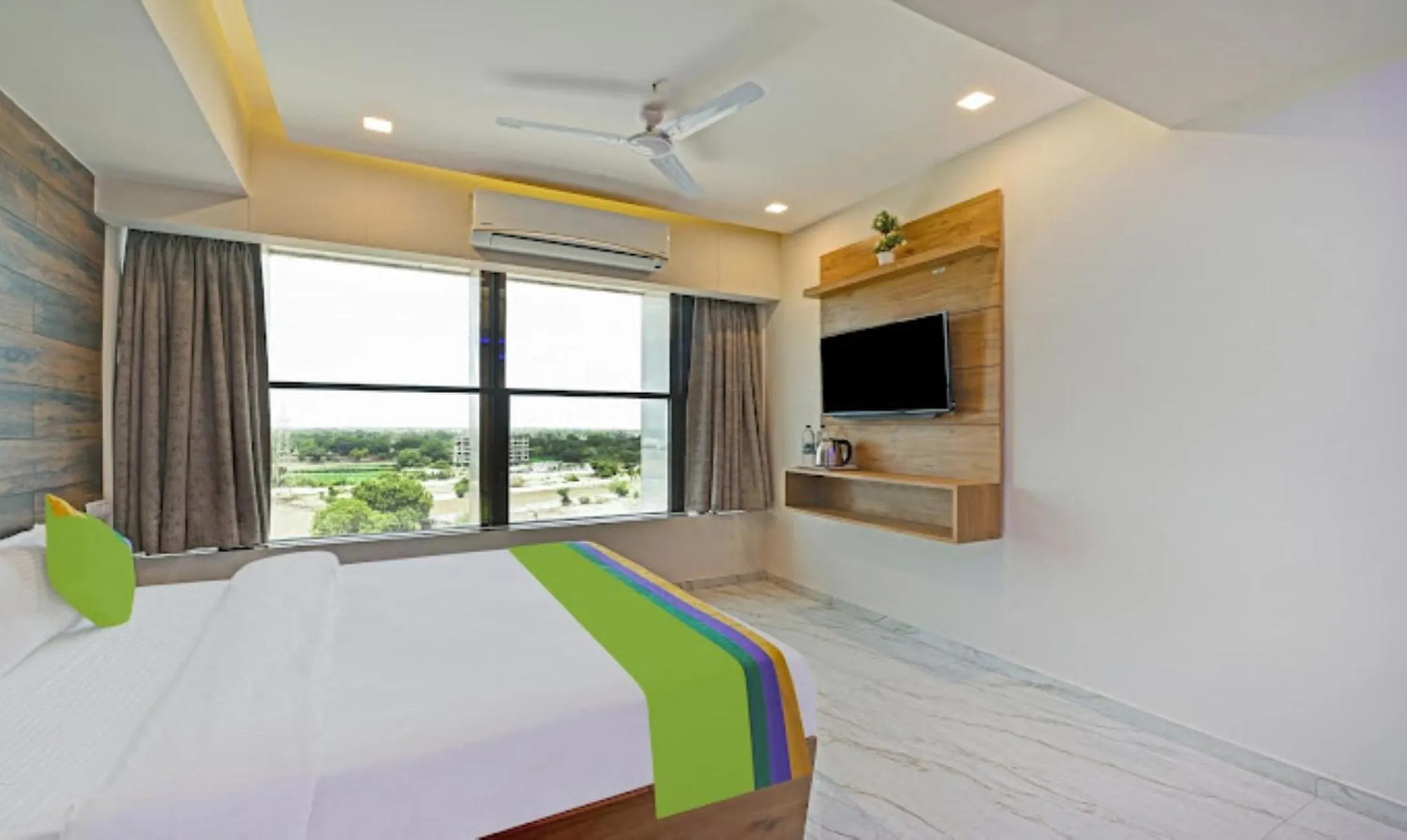 Bed in Hotel Shree Regency Ahmedabad