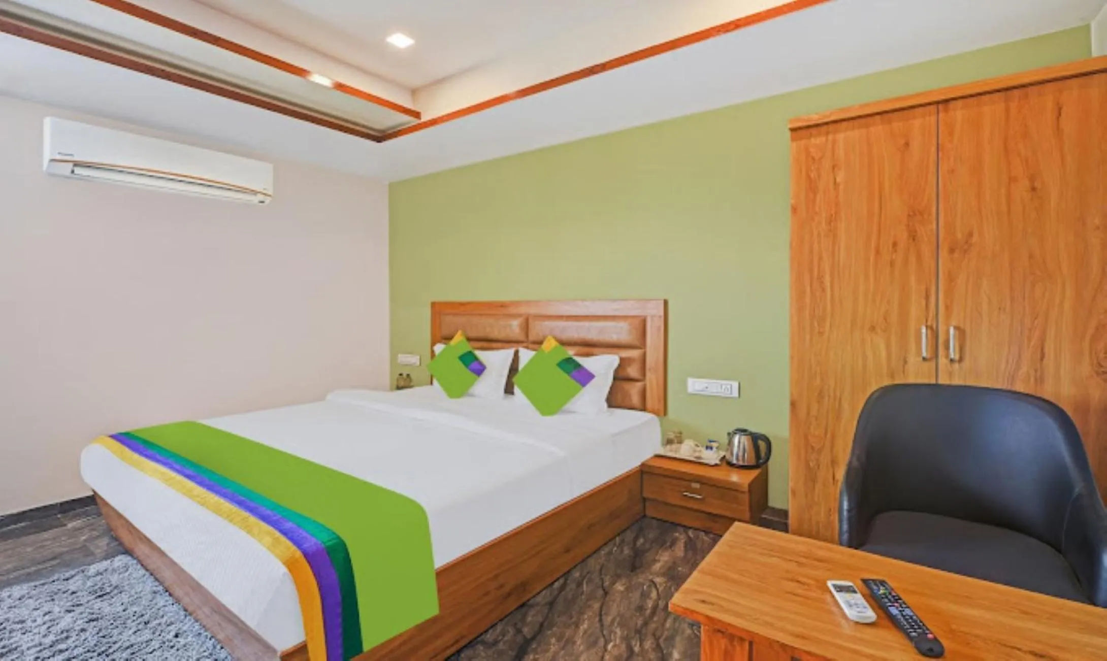 Bed in Hotel Shree Regency Ahmedabad