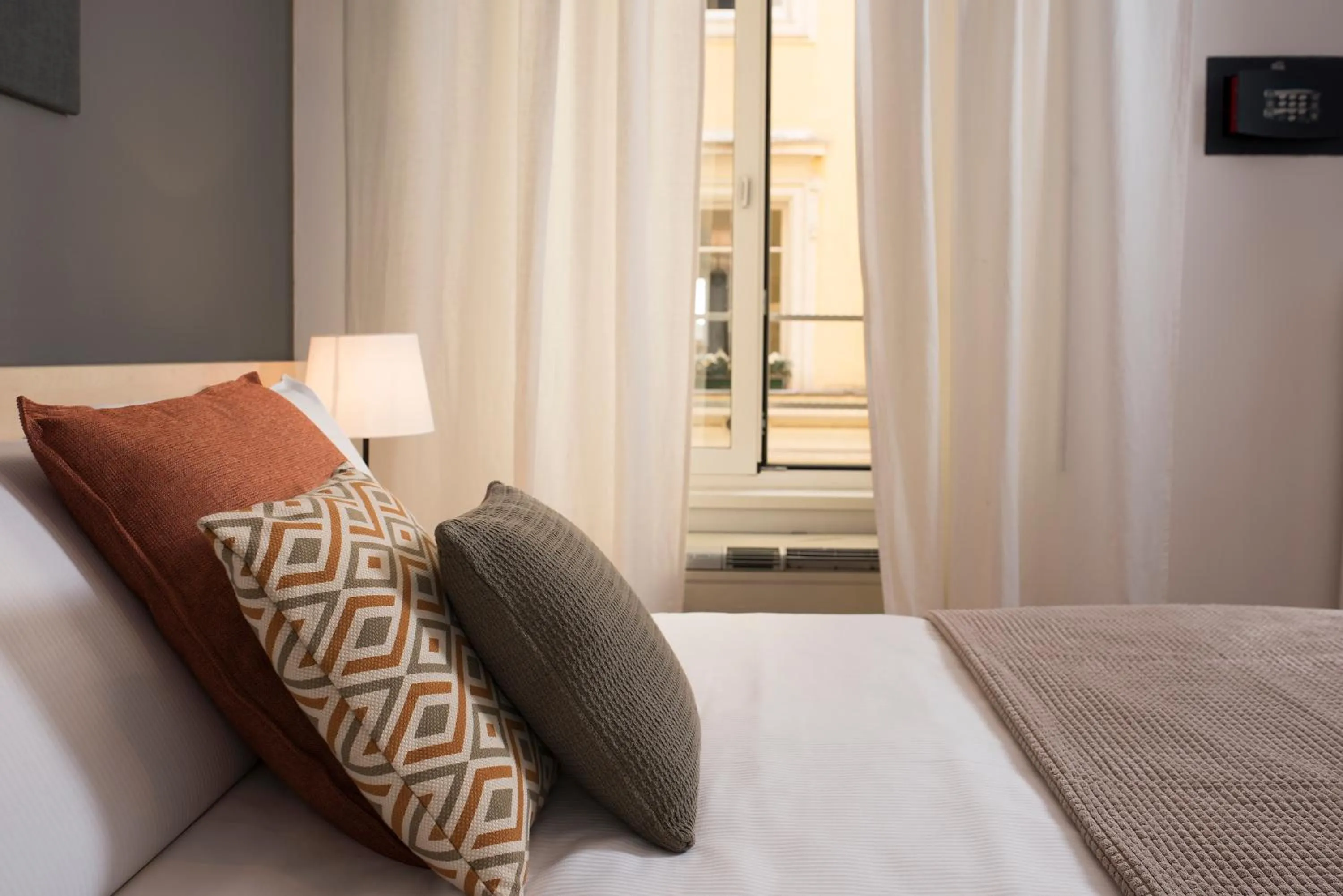 Bed in 111 ColaDiRienzo Rooms - by AD Roma