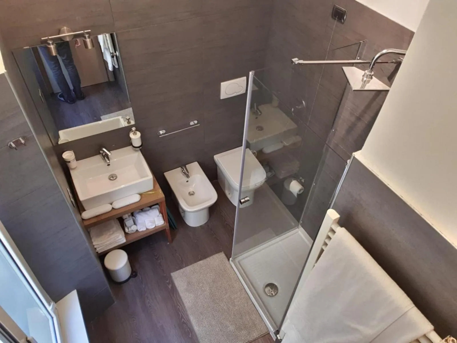 Shower in 111 ColaDiRienzo Rooms - by AD Roma