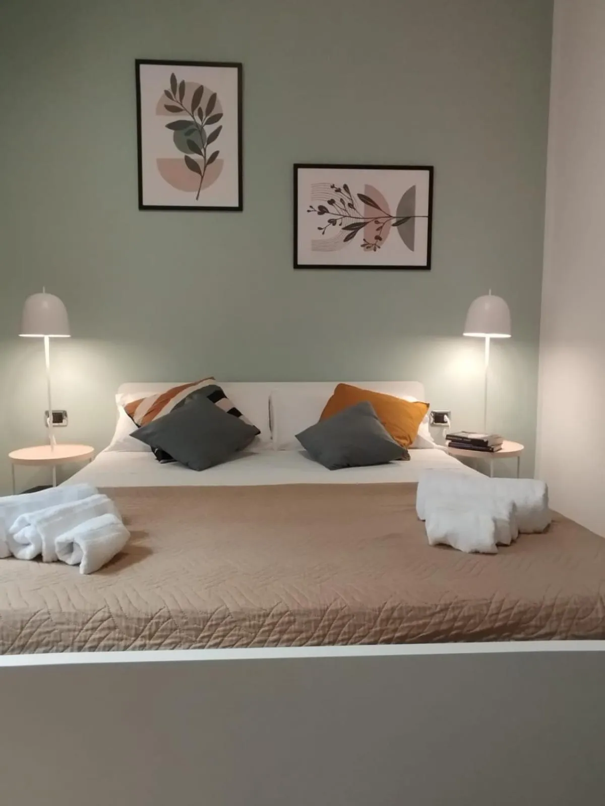 Bedroom, Bed in 111 ColaDiRienzo Rooms - by AD Roma