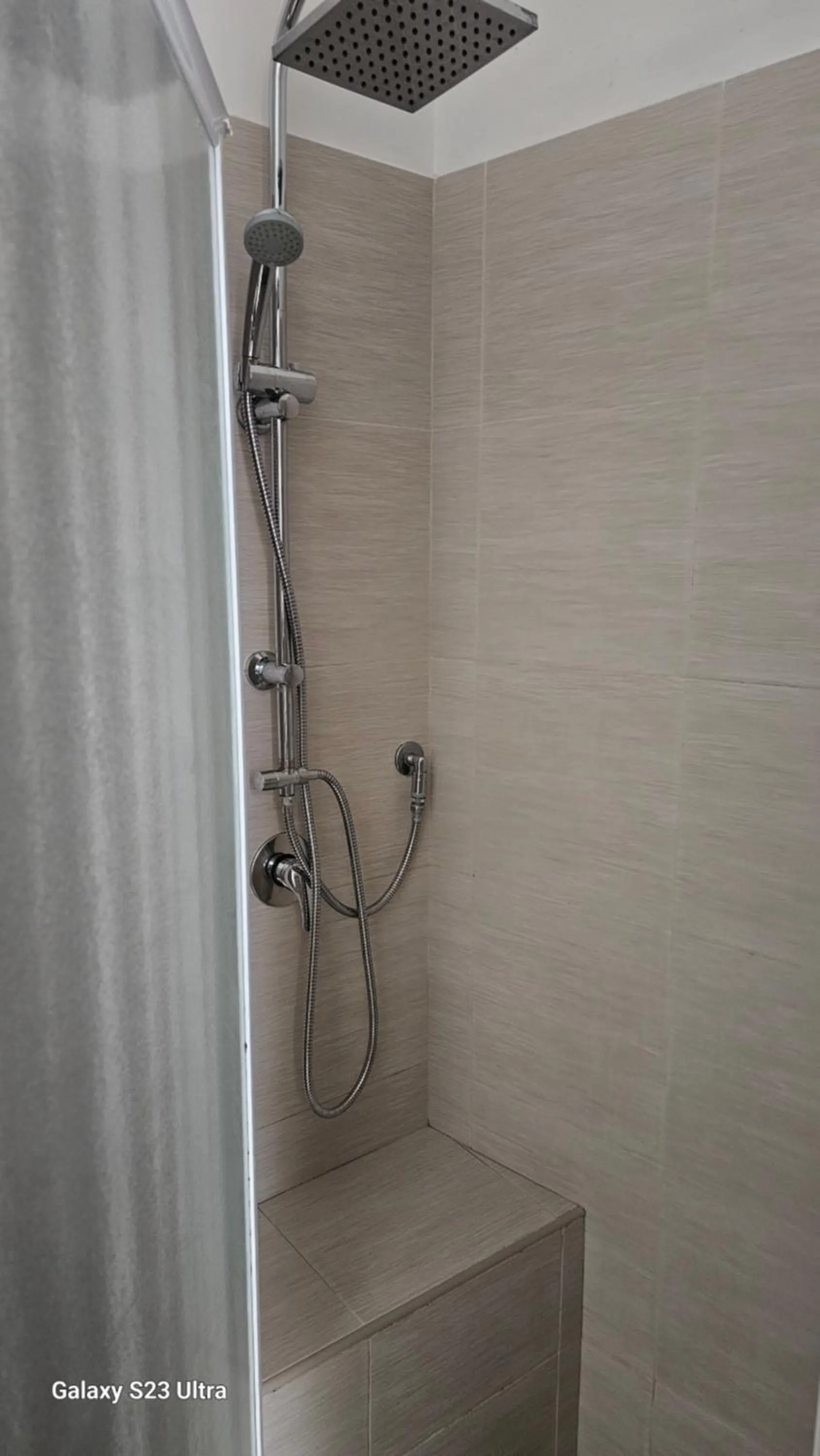 Shower in Caesar Place