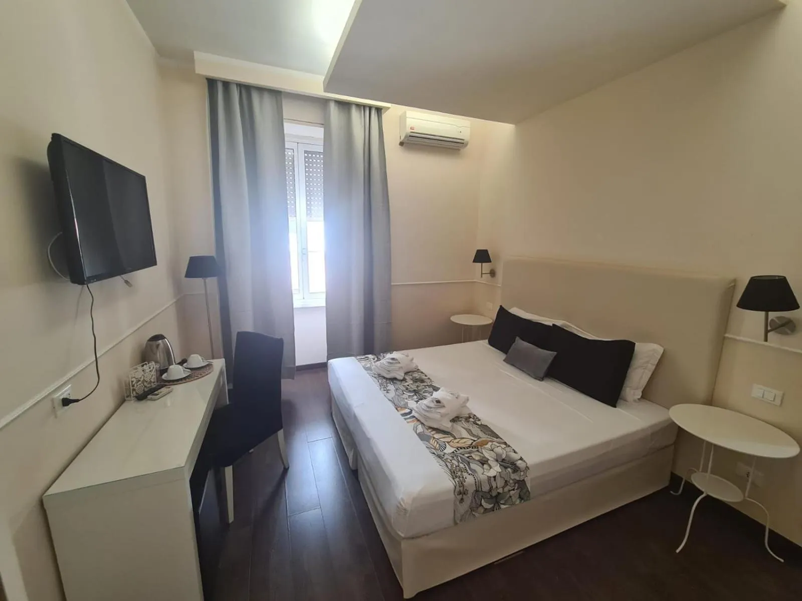 Double or Twin Room - single occupancy in Caesar Place