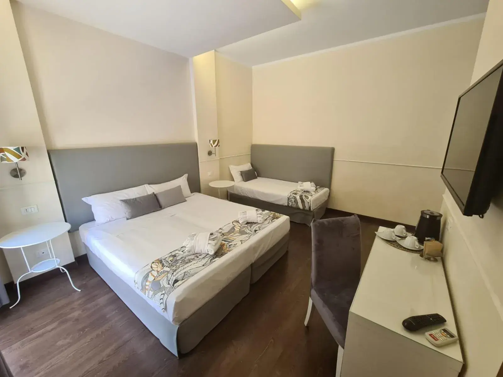 Photo of the whole room, Bed in Caesar Place Photo of the whole room, Bed in Caesar Place
