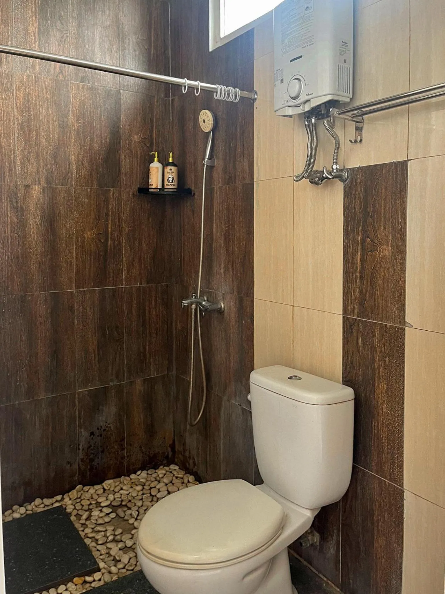 Shower in Omah Ulfah Homestay